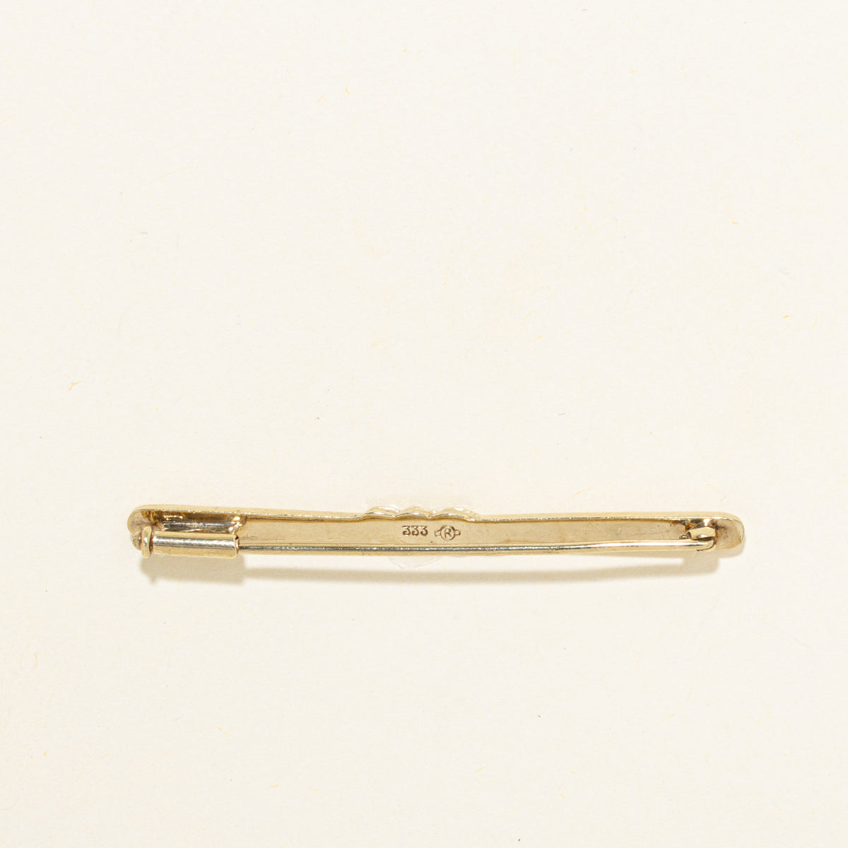 8k Yellow Gold Grooved Bar Brooch