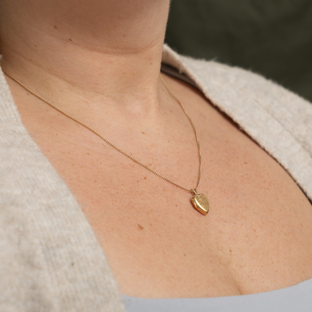 10k Yellow Gold Floral Engraved Heart Locket