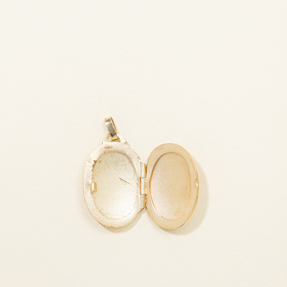 10k Yellow Gold Engraved Floral Locket