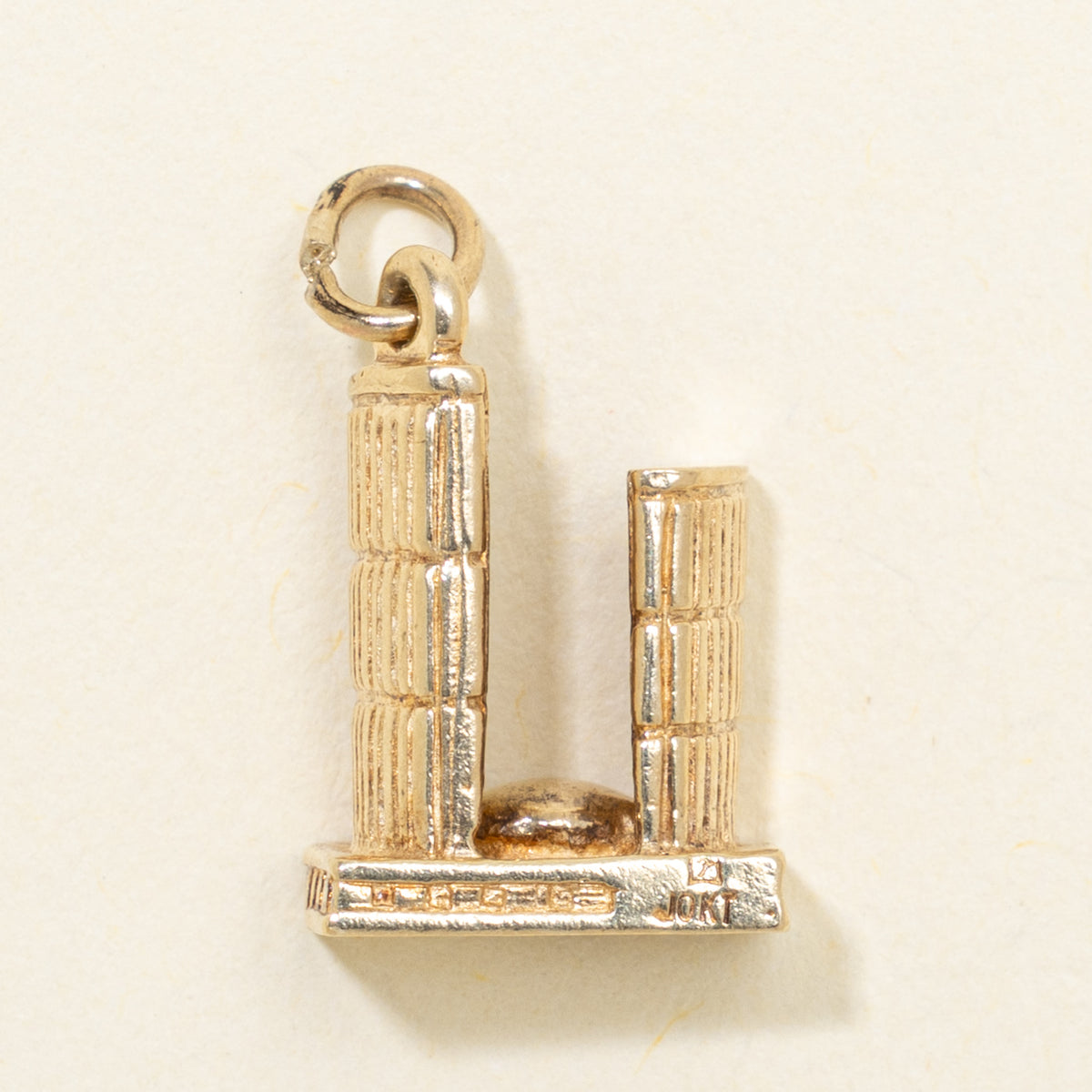 10k Yellow Gold Toronto City Hall Charm