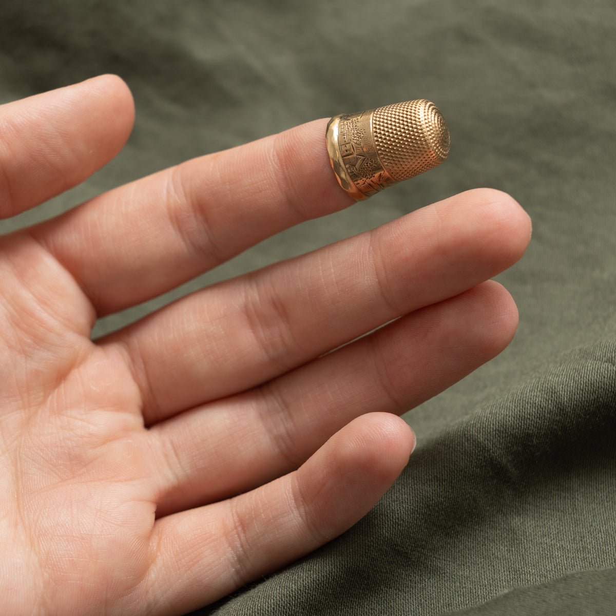 9k Yellow Gold Engraved Floral Thimble