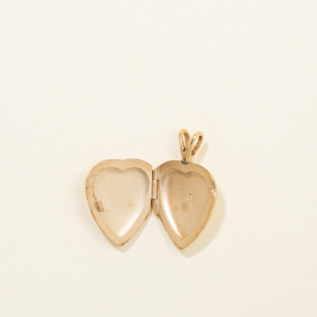 10k Yellow Gold Floral Engraved Heart Locket