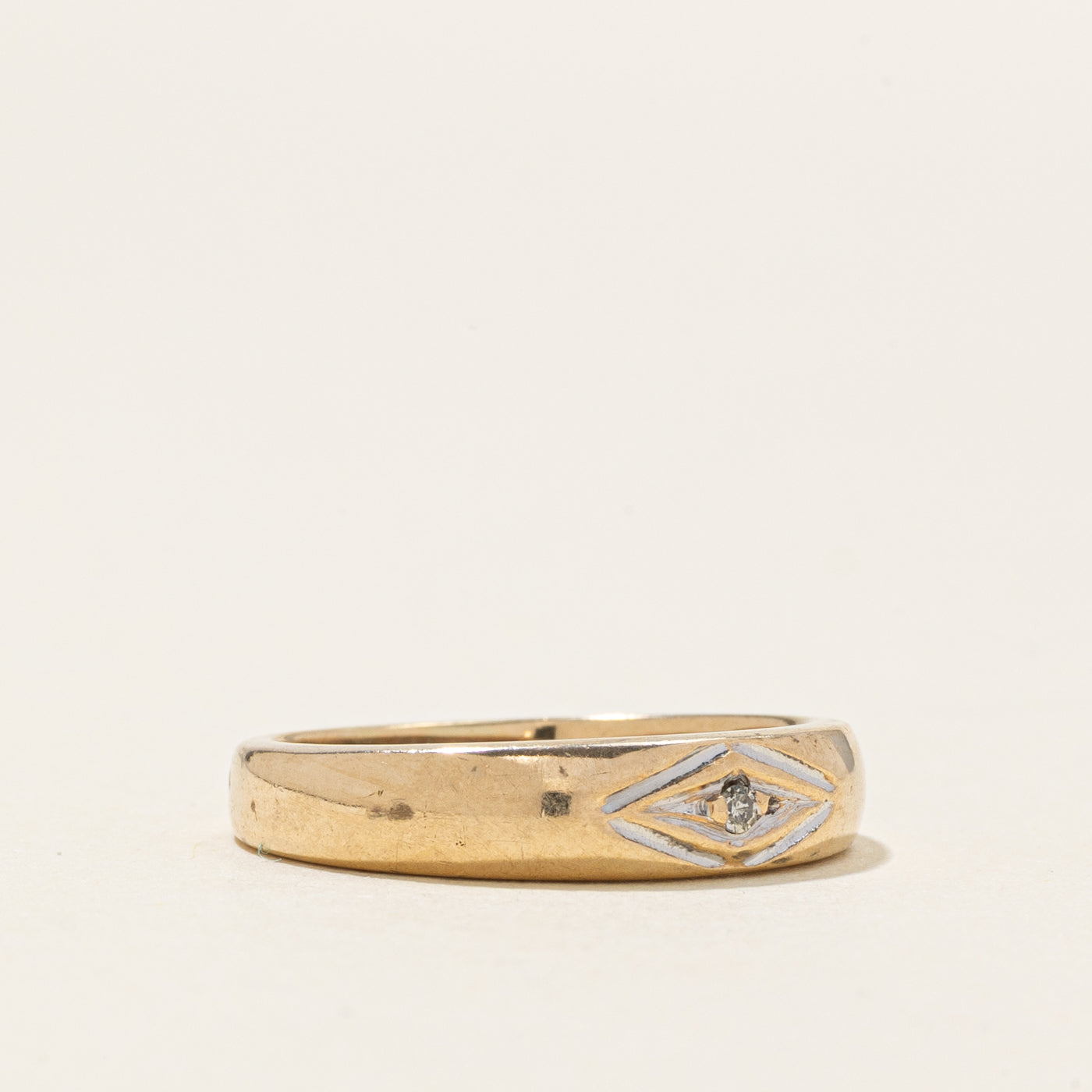 Single Diamond Engraved Band | SZ 5