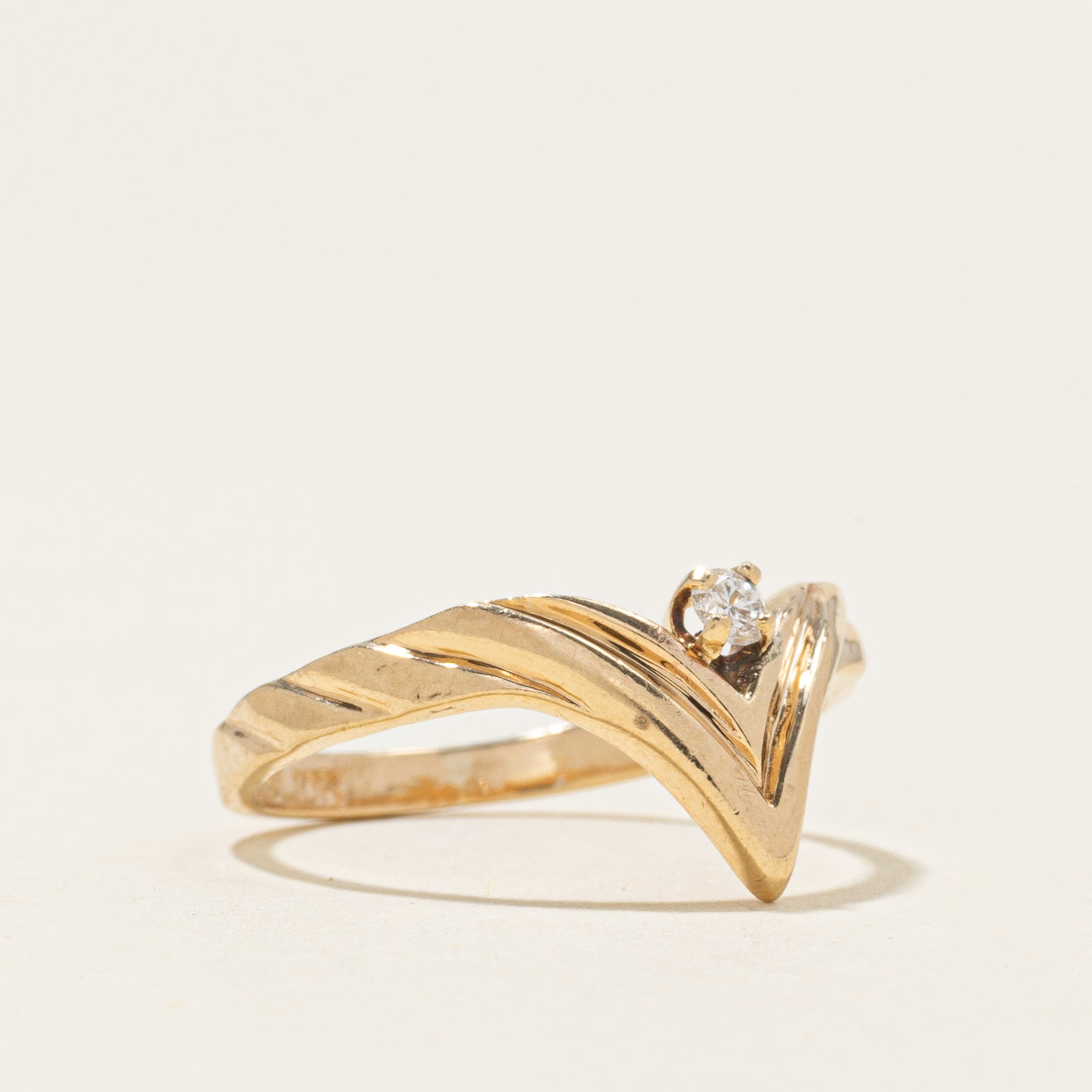 Diamond Grooved Chevron Ring | SZ 5