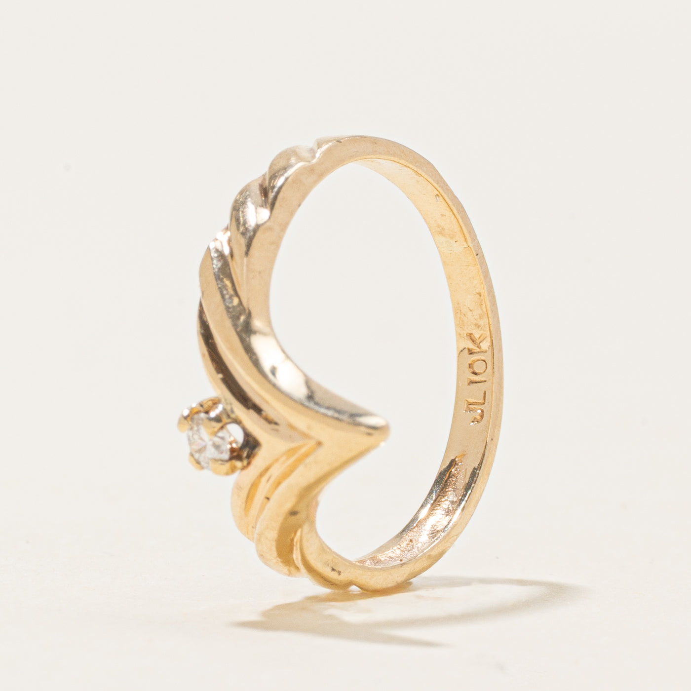 Diamond Grooved Chevron Ring | SZ 5