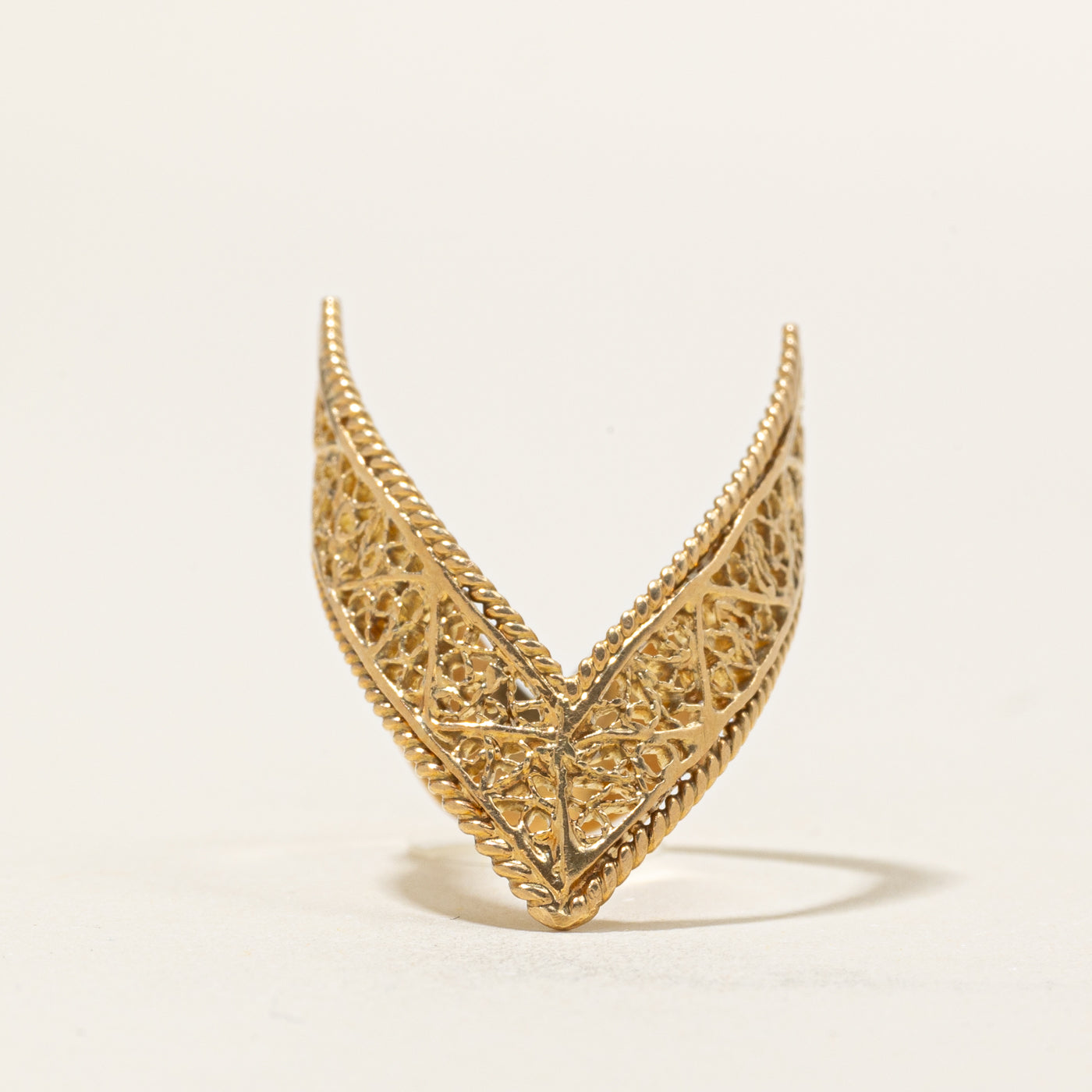 18k Yellow Gold Textured Chevron Ring | SZ 5.75