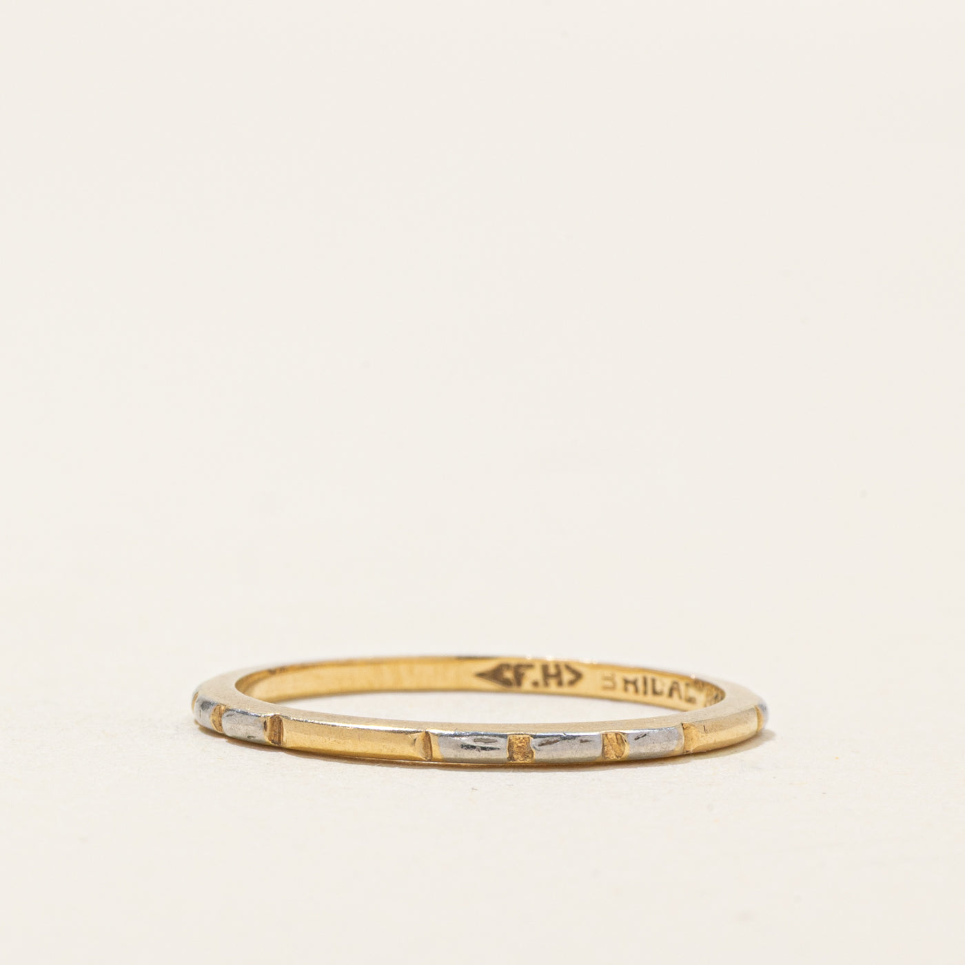 18k Yellow Gold Grooved Band | 1.30mm | SZ 6.5