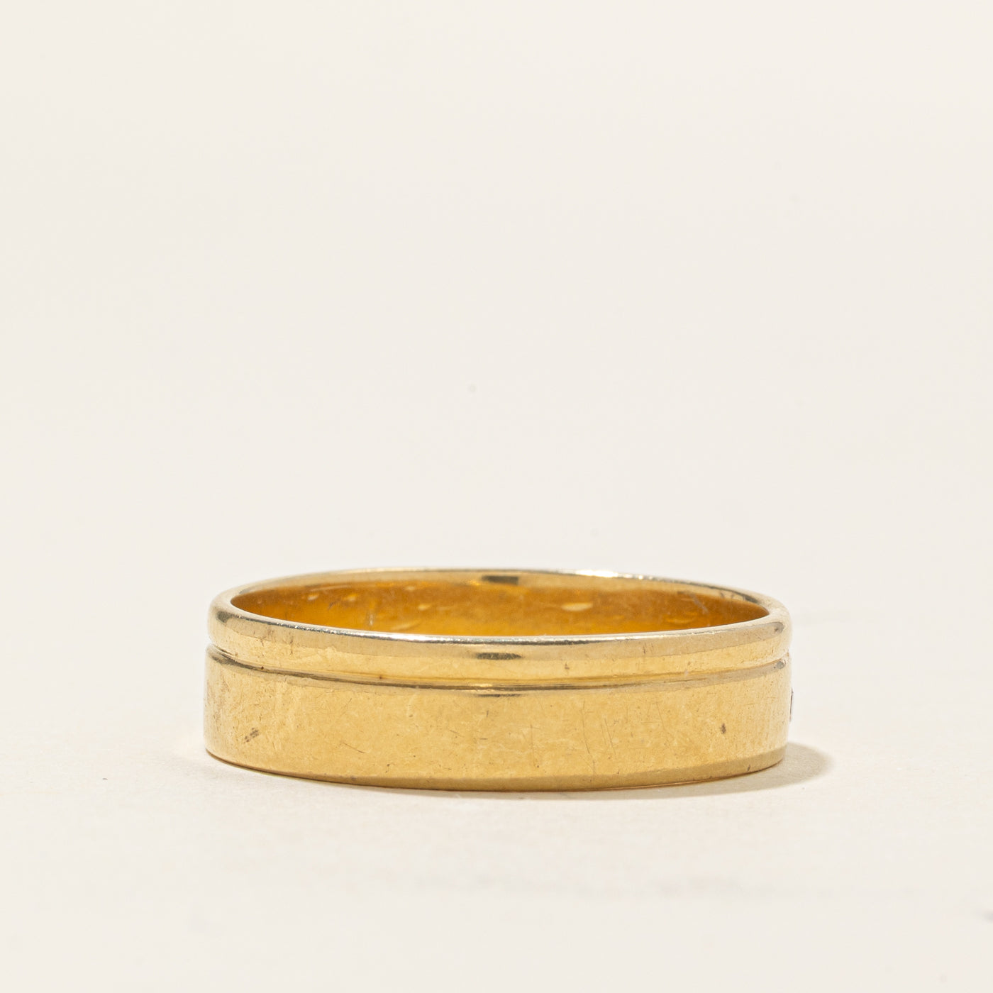 18k Flush Set Diamond Grooved Band | SZ 11.5