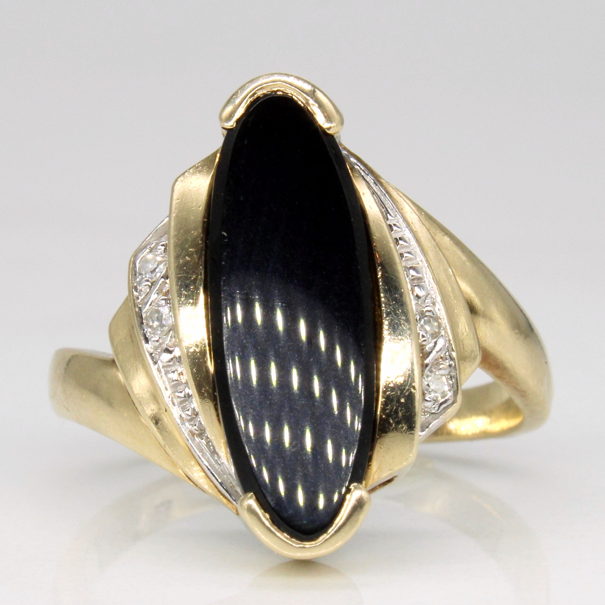 Bague cocktail en onyx et diamants | 1,75 ct, 0,02 ct au total | Taille 7,25 |