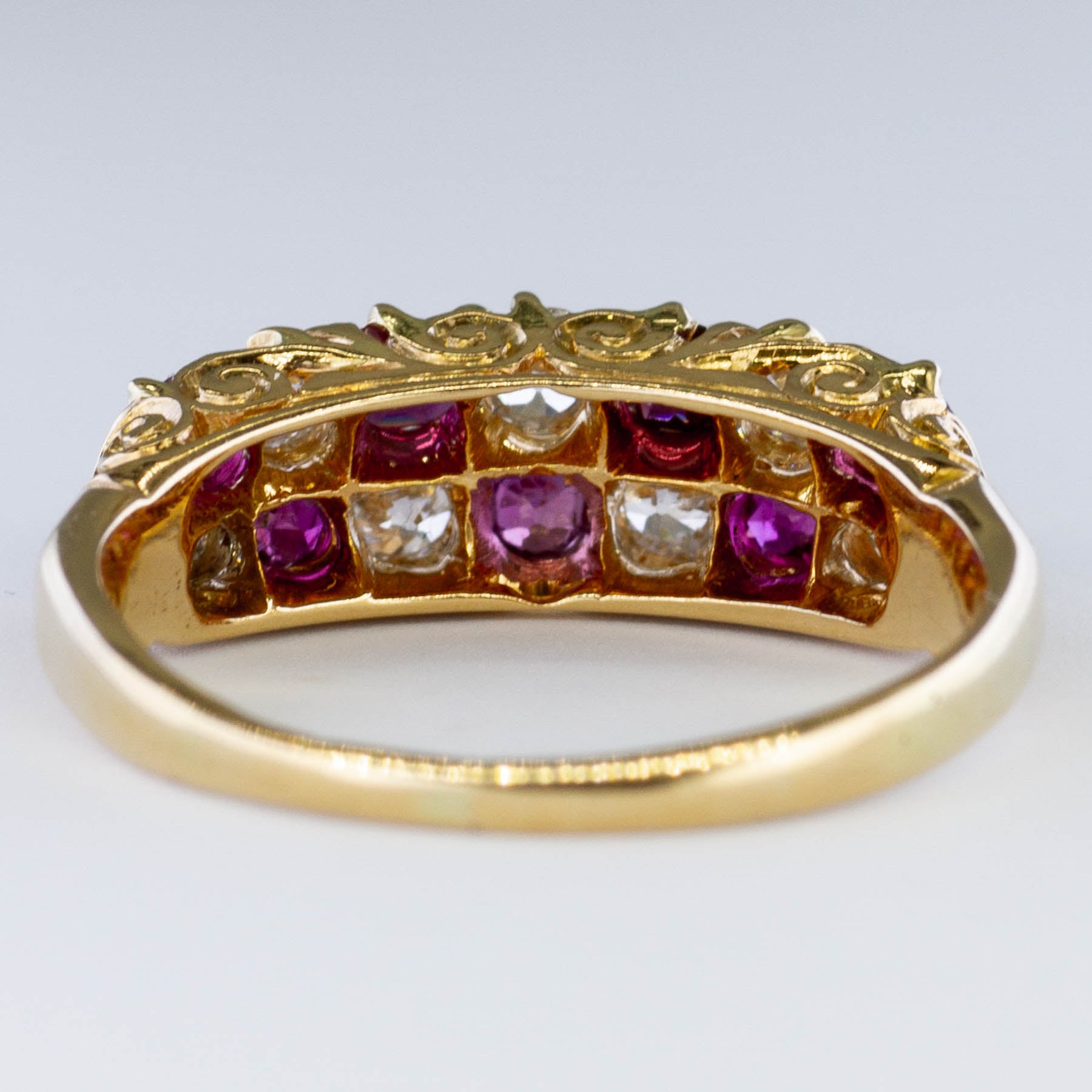Bague filigranée en rubis et diamants du début du XXe siècle | 0,42 ct, 0,28 ct | Taille 7,5 |