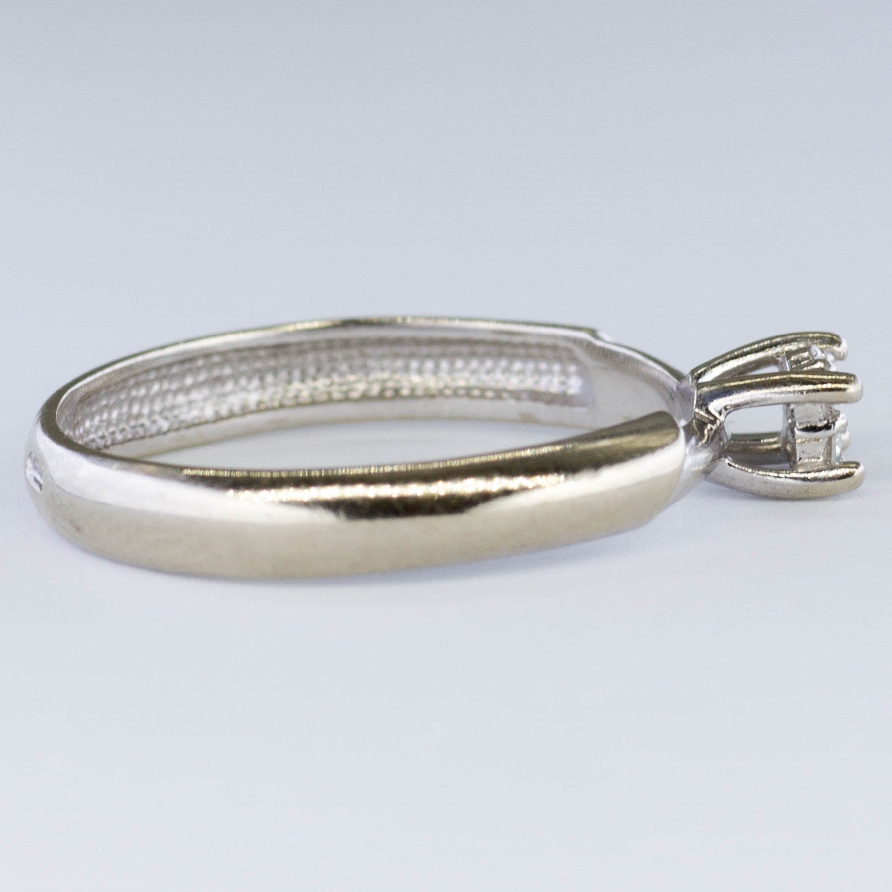 Bague ukrainienne en diamants sertis griffes, poinçonnée | 0,05 ct | Taille 5,5 |