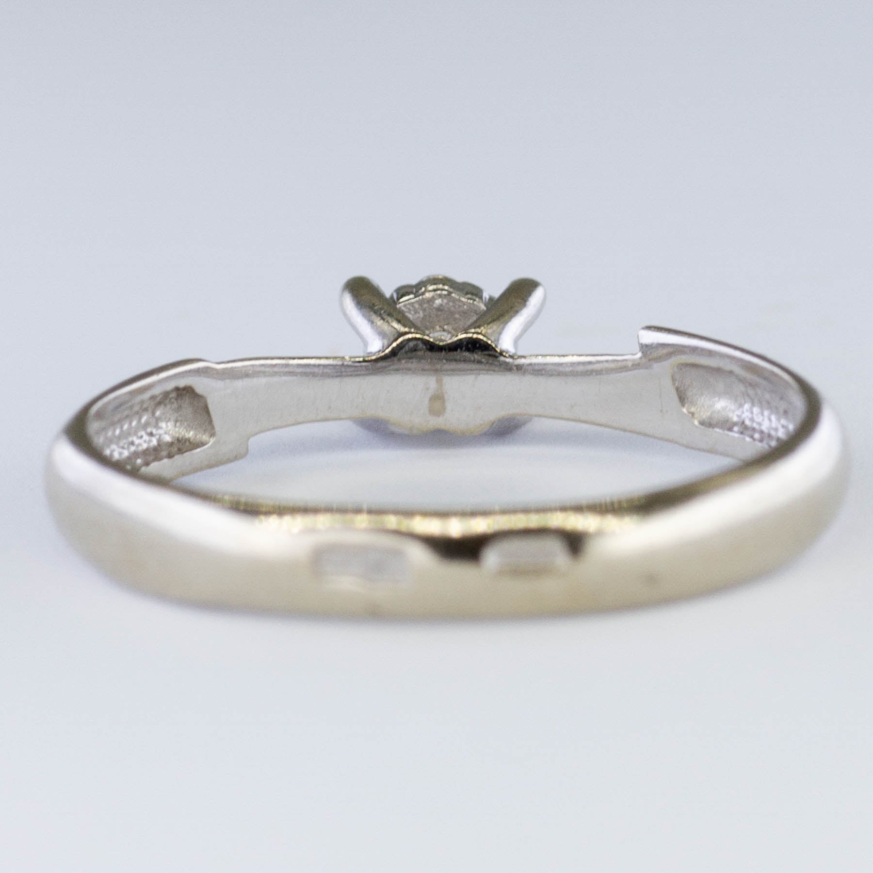 Bague ukrainienne en diamants sertis griffes, poinçonnée | 0,05 ct | Taille 5,5 |