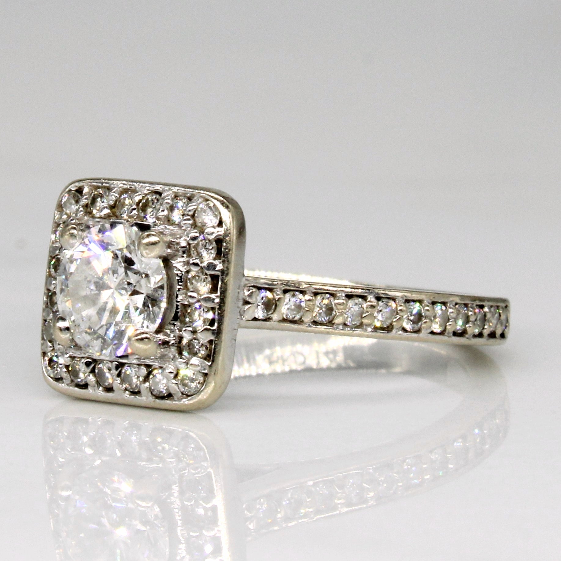 Diamond Halo Engagement Ring | 0.77ctw | SZ 5 |