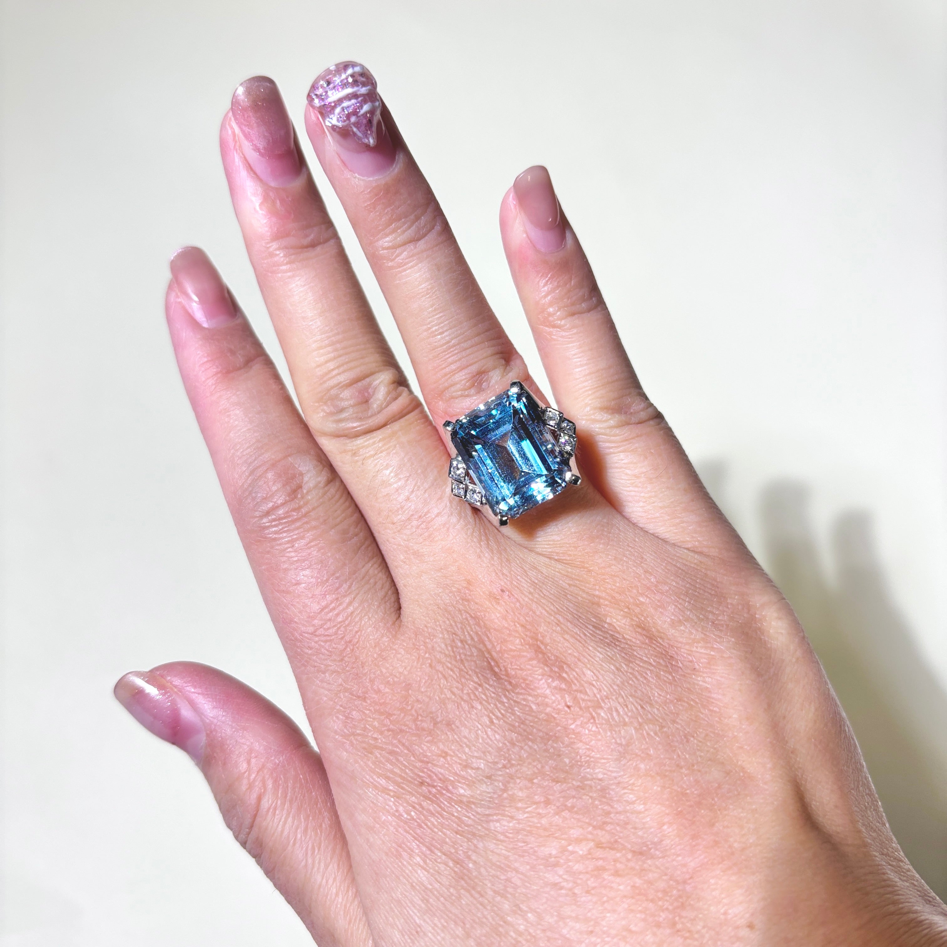 Bague cocktail en spinelle synthétique et diamants | 22,00 ct, 0,16 ct au total | Taille 6,5