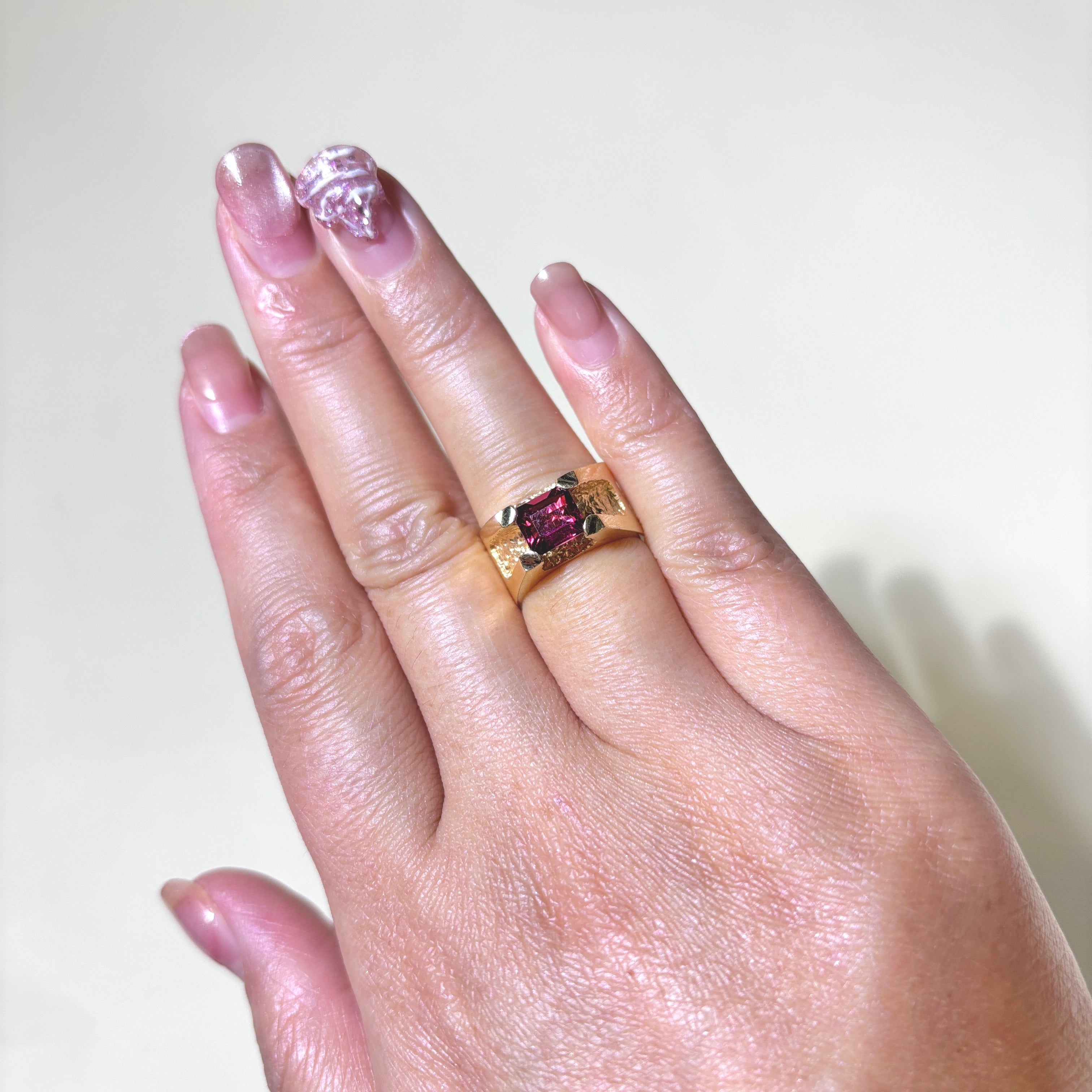 Bague en or jaune 14 carats et grenat | 1,88 ct | Taille 5,25