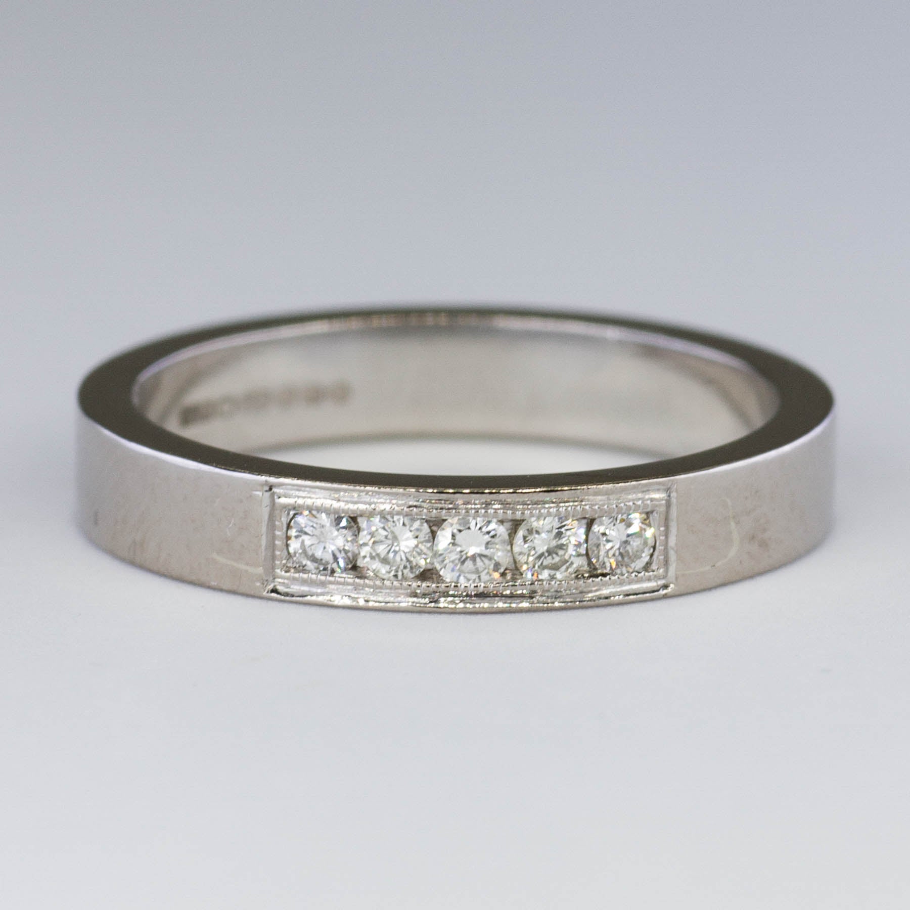 18k Diamond Wedding Band | 0.15ctw | SZ 6 |