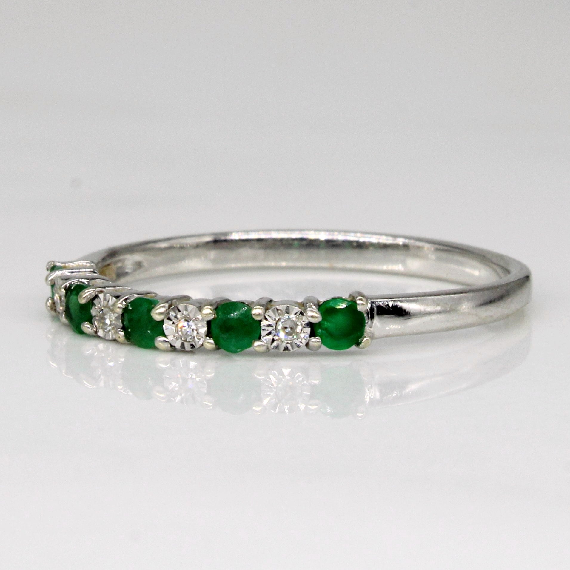 Bague émeraude et diamants | 0,15 ct, 0,02 ct | Taille 7,25 |