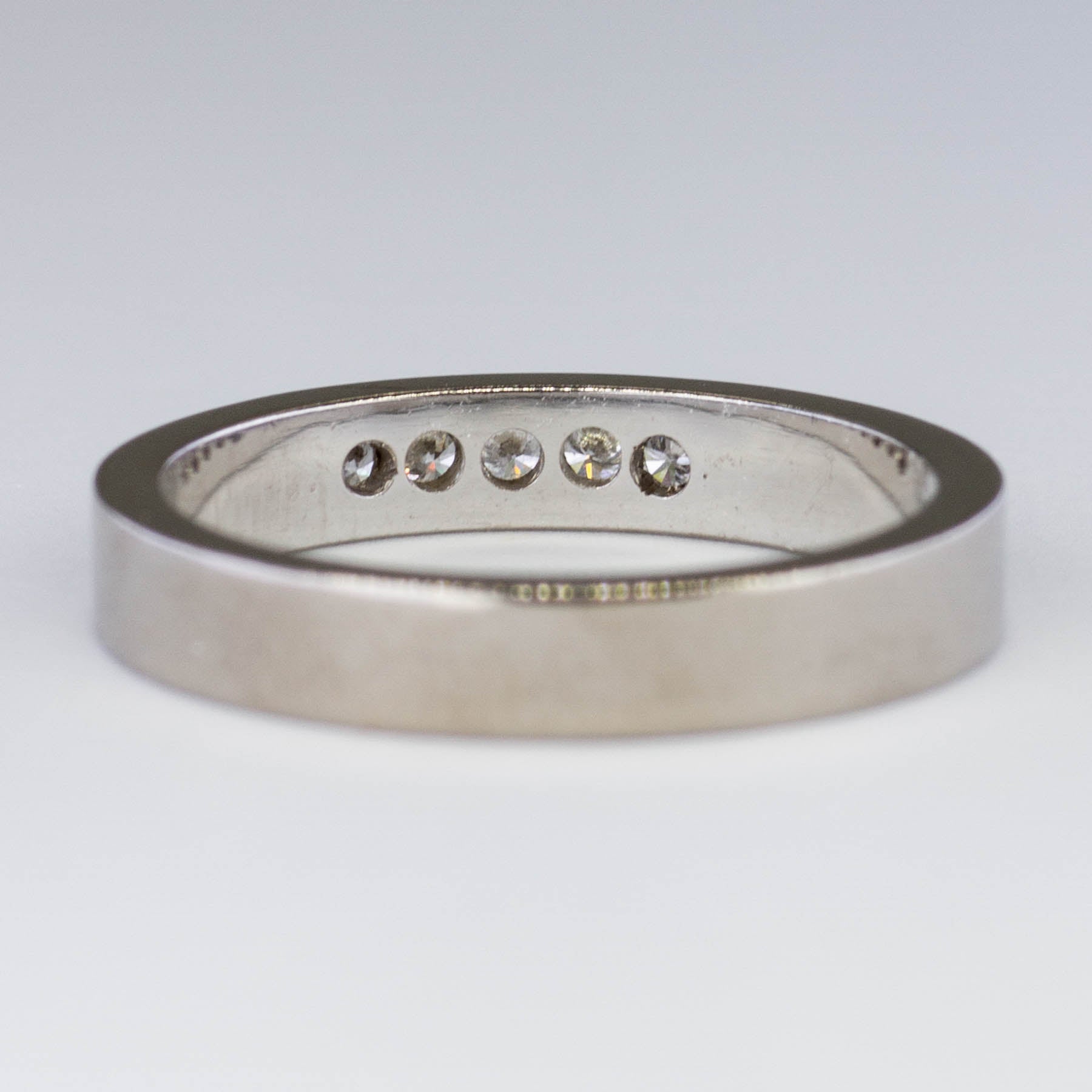 18k Diamond Wedding Band | 0.15ctw | SZ 6 |