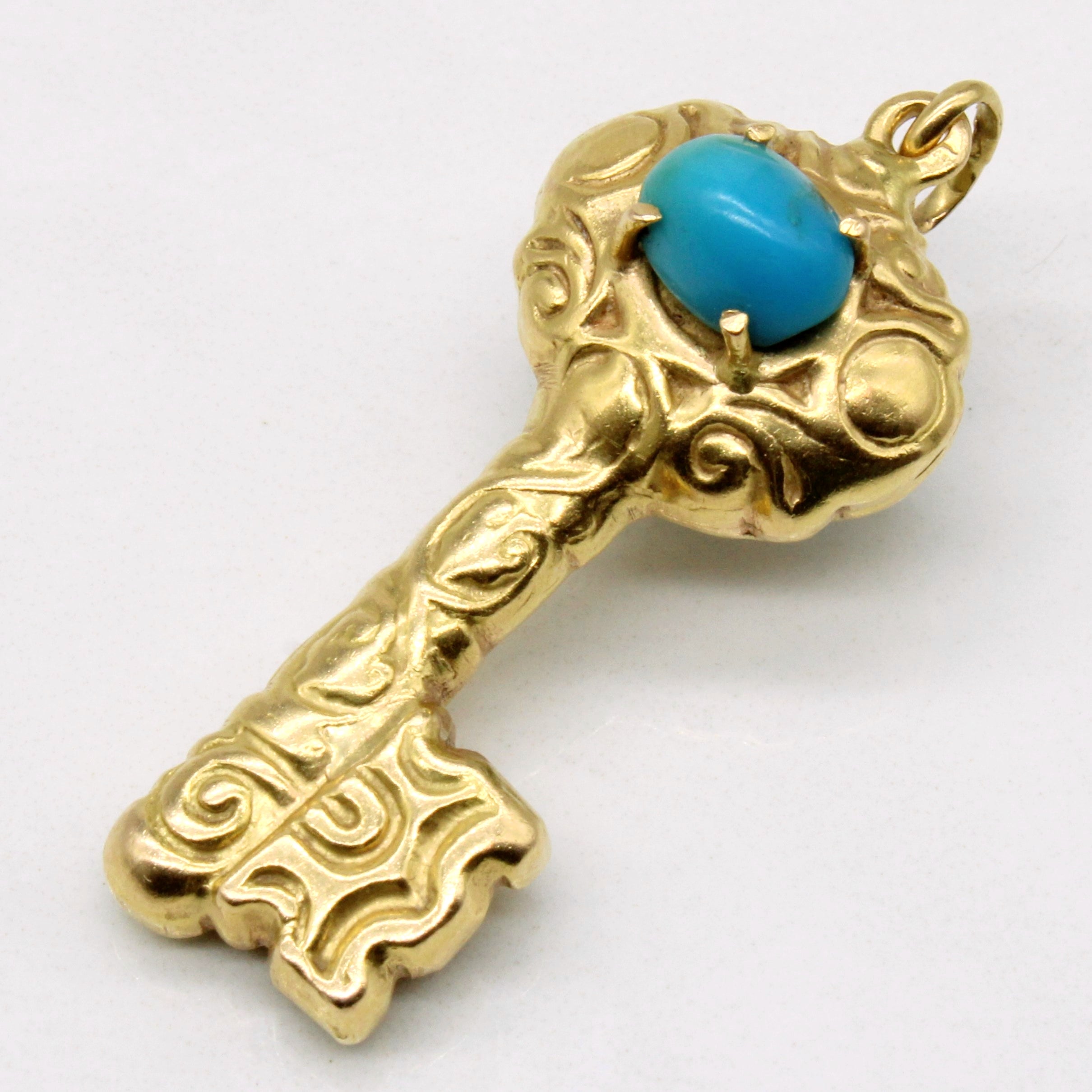 Breloque clé en or jaune 18 carats et turquoise | 3,15 ct |