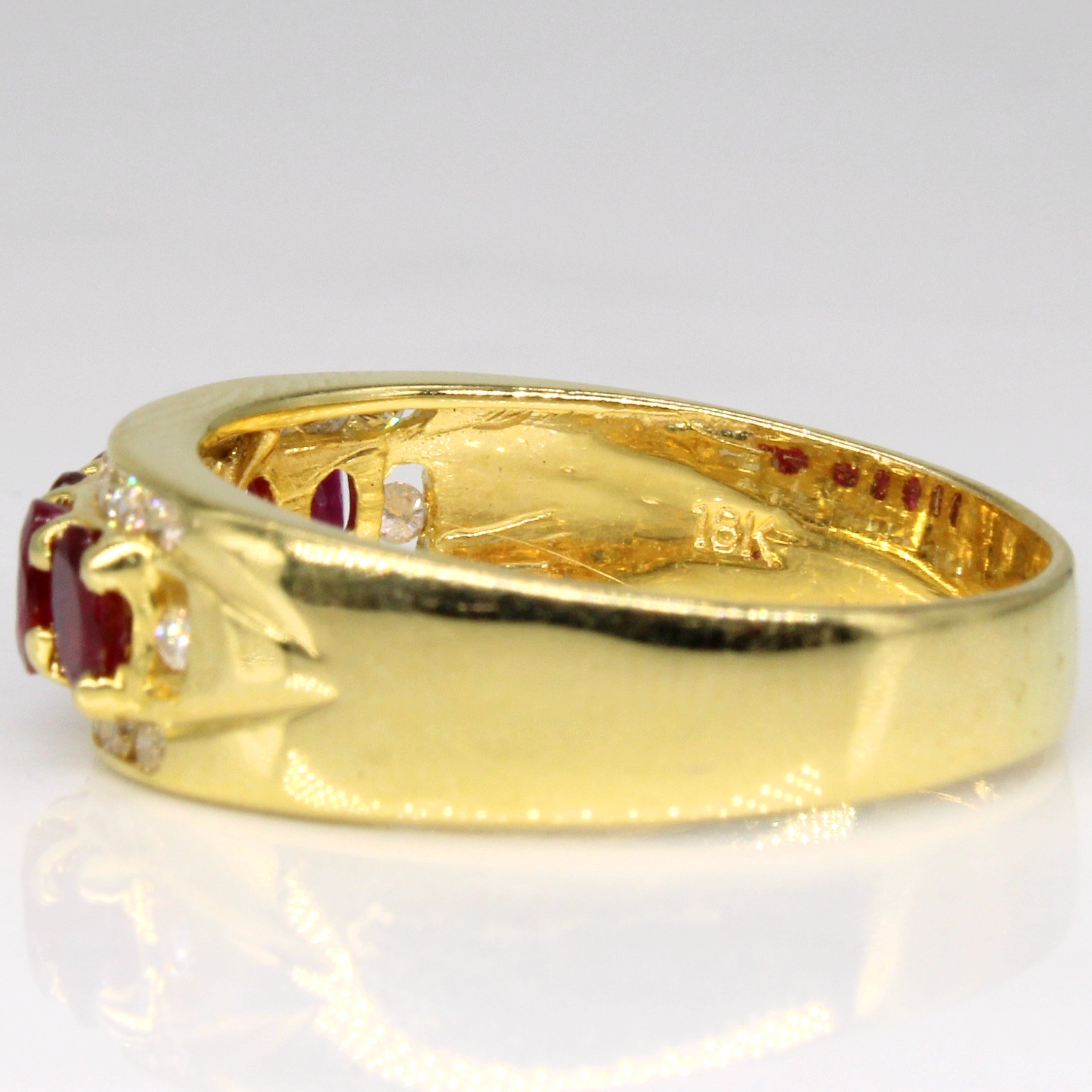 Bague en or 18 carats sertie de rubis et de diamants | 1,20 ct au total, 0,33 ct au total | Taille 9,25 |