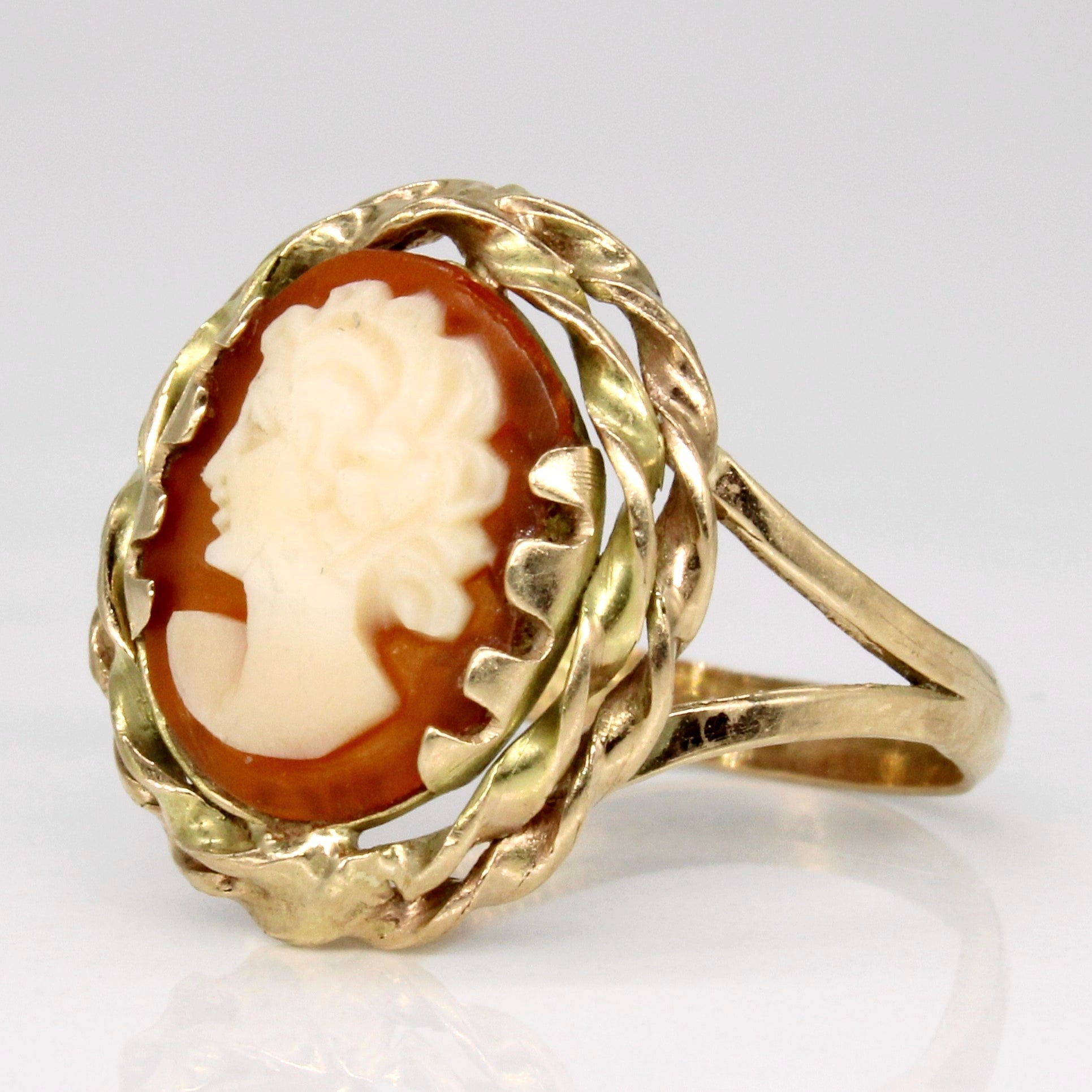 Vintage Sea Shell Cameo Ring | 1.80ct | SZ 7 |