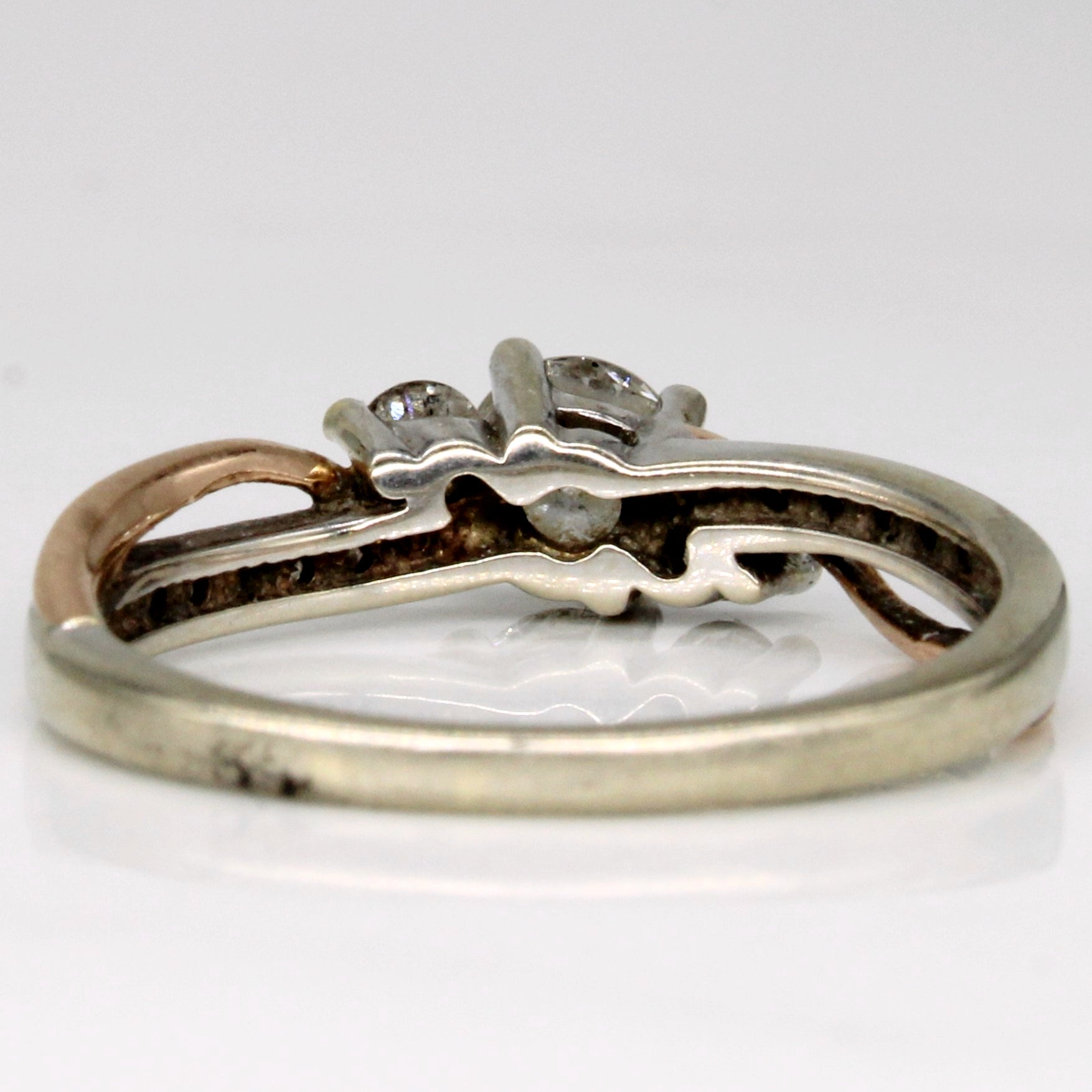Bague trois pierres en or 14 carats avec diamants canadiens certifiés | 0,4 ct et 0,23 ct | Taille 6,25