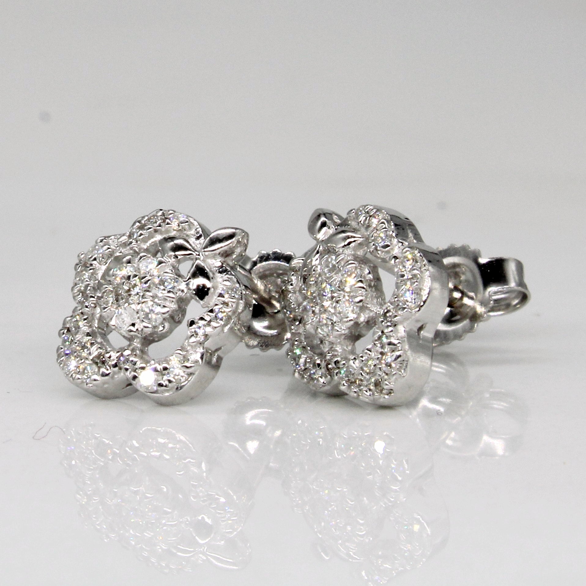 18k White Gold Diamond Flower Stud Earrings | 0.10ctw |