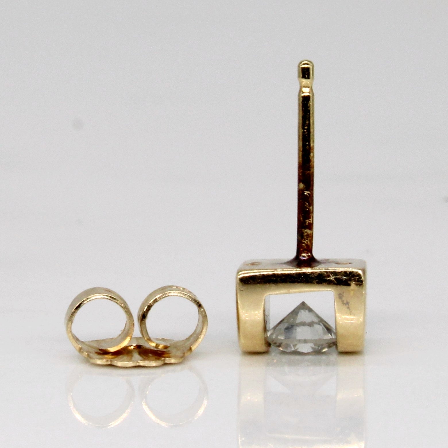 Boucles d'oreilles puces en or jaune 14 carats et diamants | 0,30 ct au total |