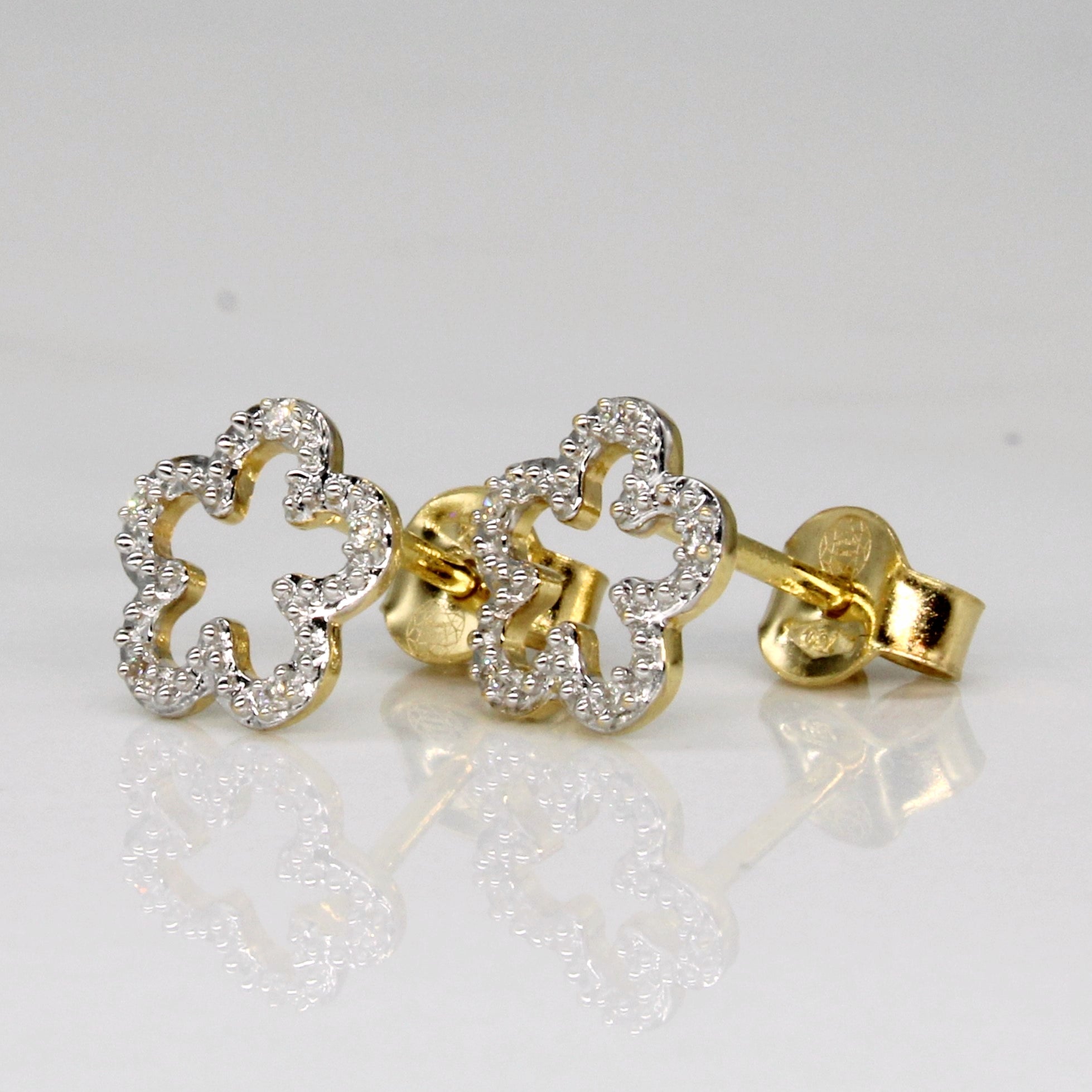 Boucles d'oreilles puces en or 18 carats et diamants en forme de fleur | 0,08 ct au total |