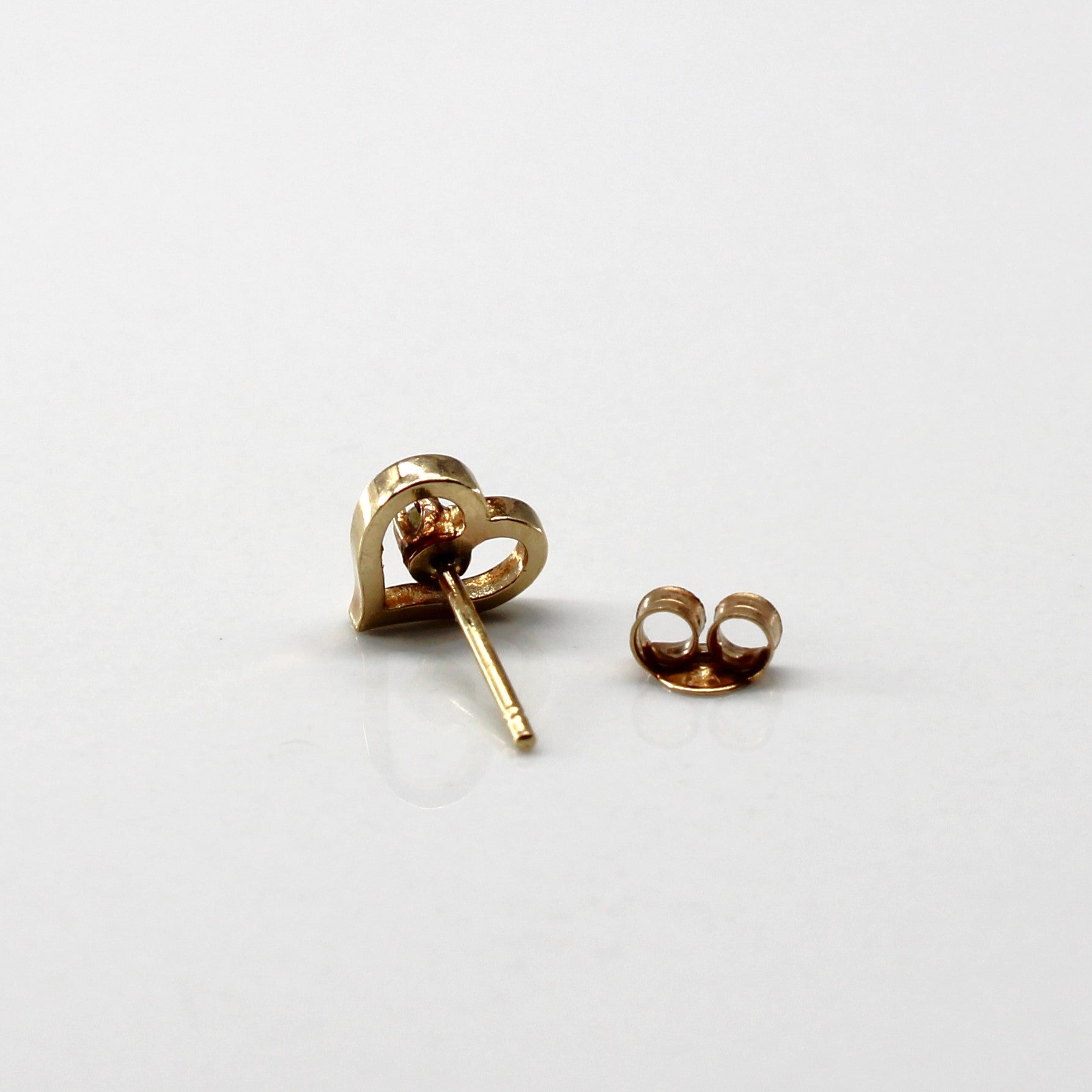Boucles d'oreilles puces en forme de cœur serties de diamants | 0,03 ct |