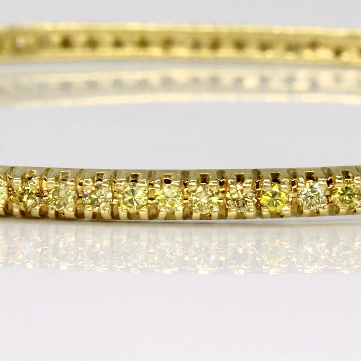 Bracelet jonc en diamant jaune fantaisie | 2,36 ct | 9" |