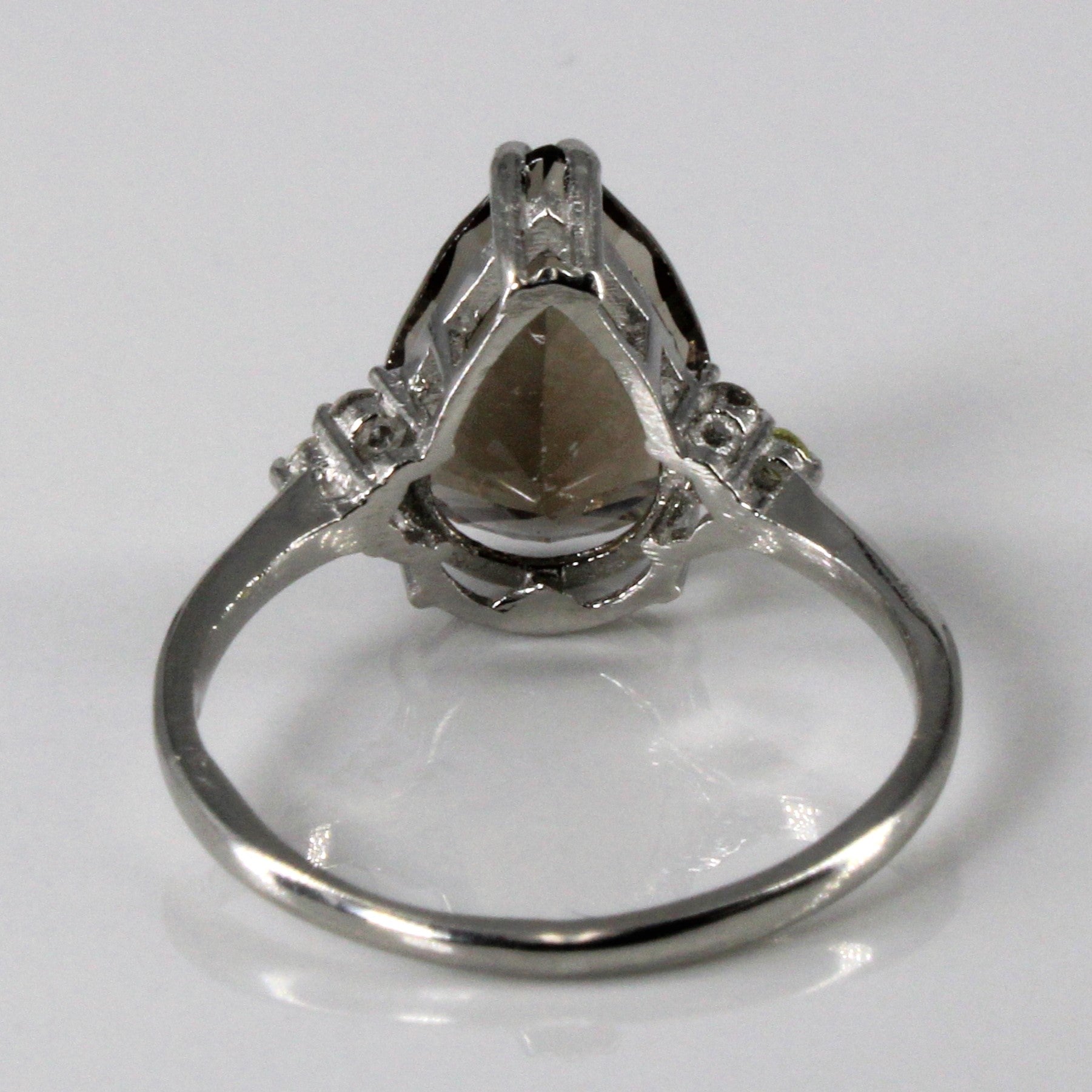Bague en quartz et diamants | 3,00 ct | 0,09 ct au total | Taille 6,75 |