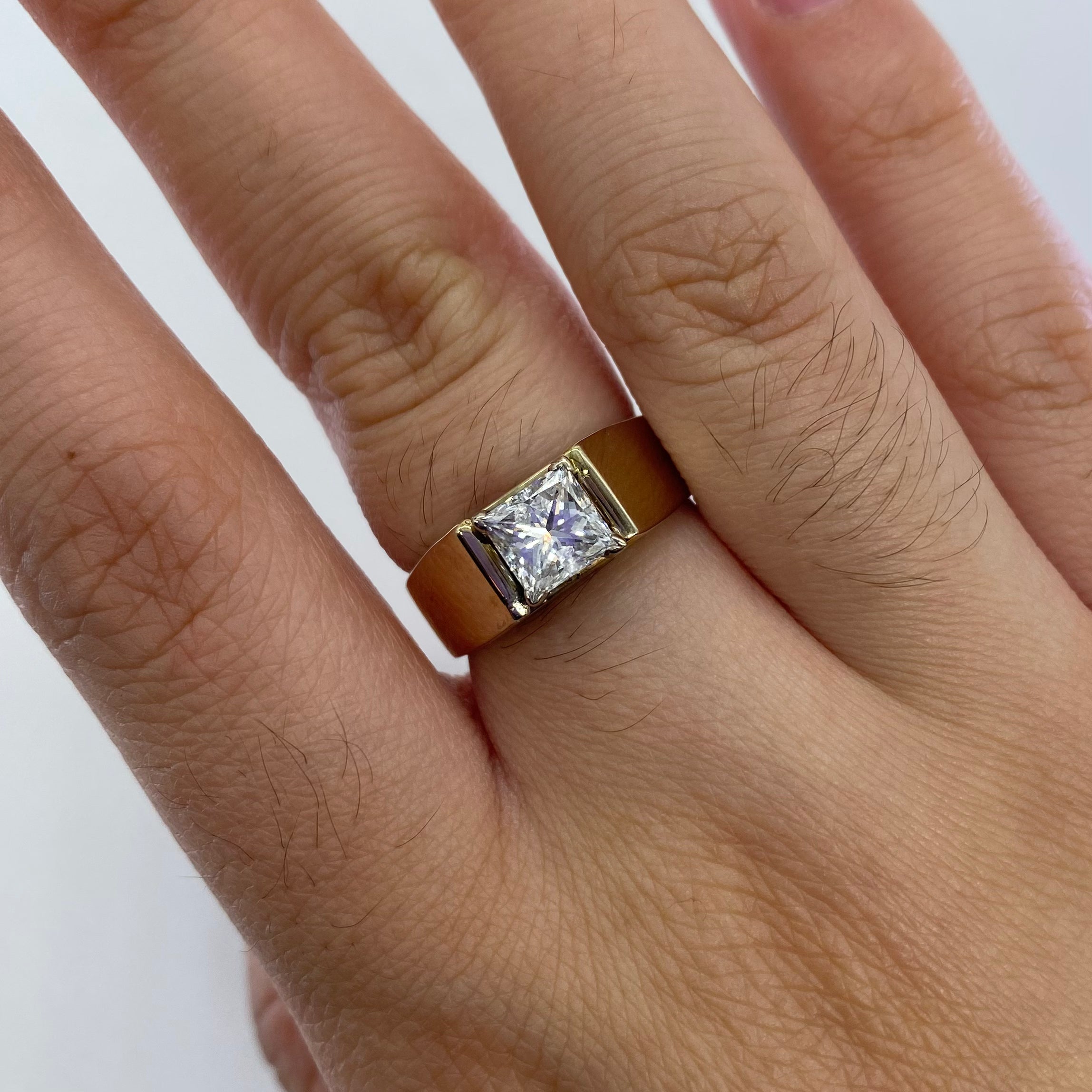Bague de fiançailles en diamant taille princesse à profil bas et forme conique | 1,15 ct | Taille 6,5 |