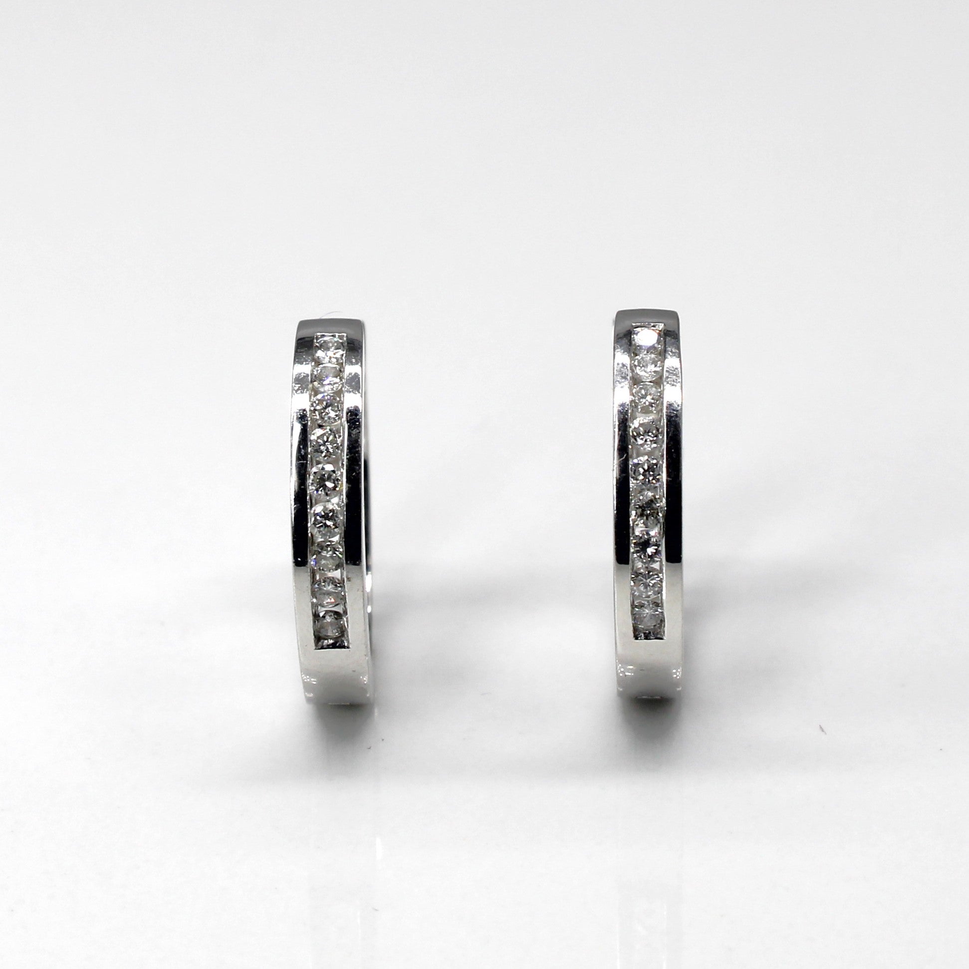 Boucles d'oreilles créoles serties de diamants | 0,20 ct |