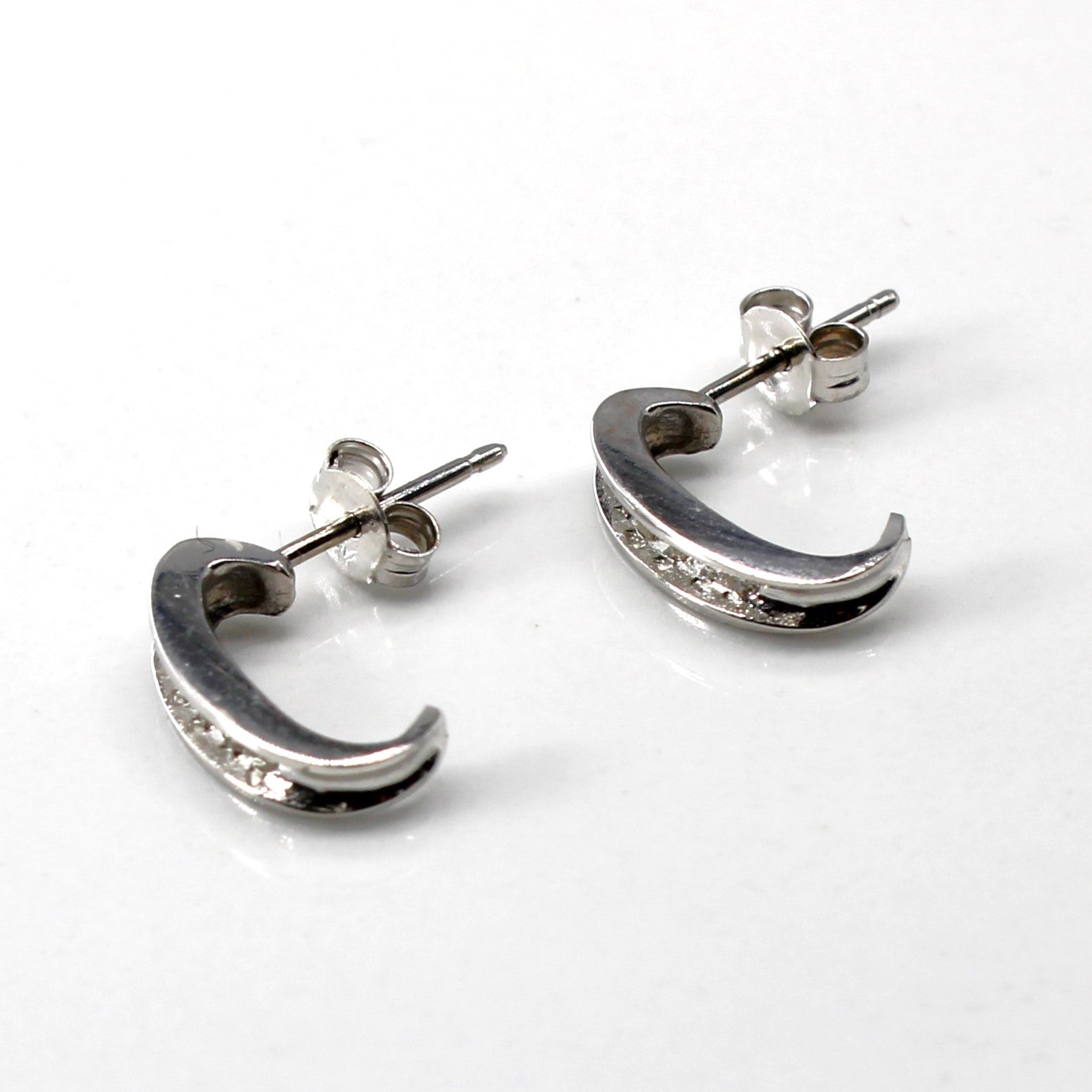 Boucles d'oreilles serties de diamants en canal | 0,07 ct au total |