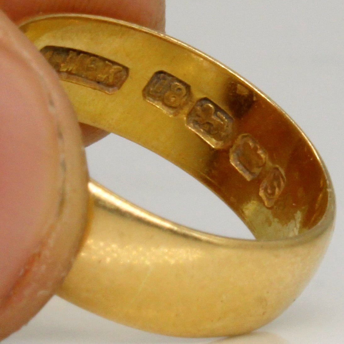 Vintage Pseudo Hallmarked 18k Yellow Gold Wide Band | SZ 5 |