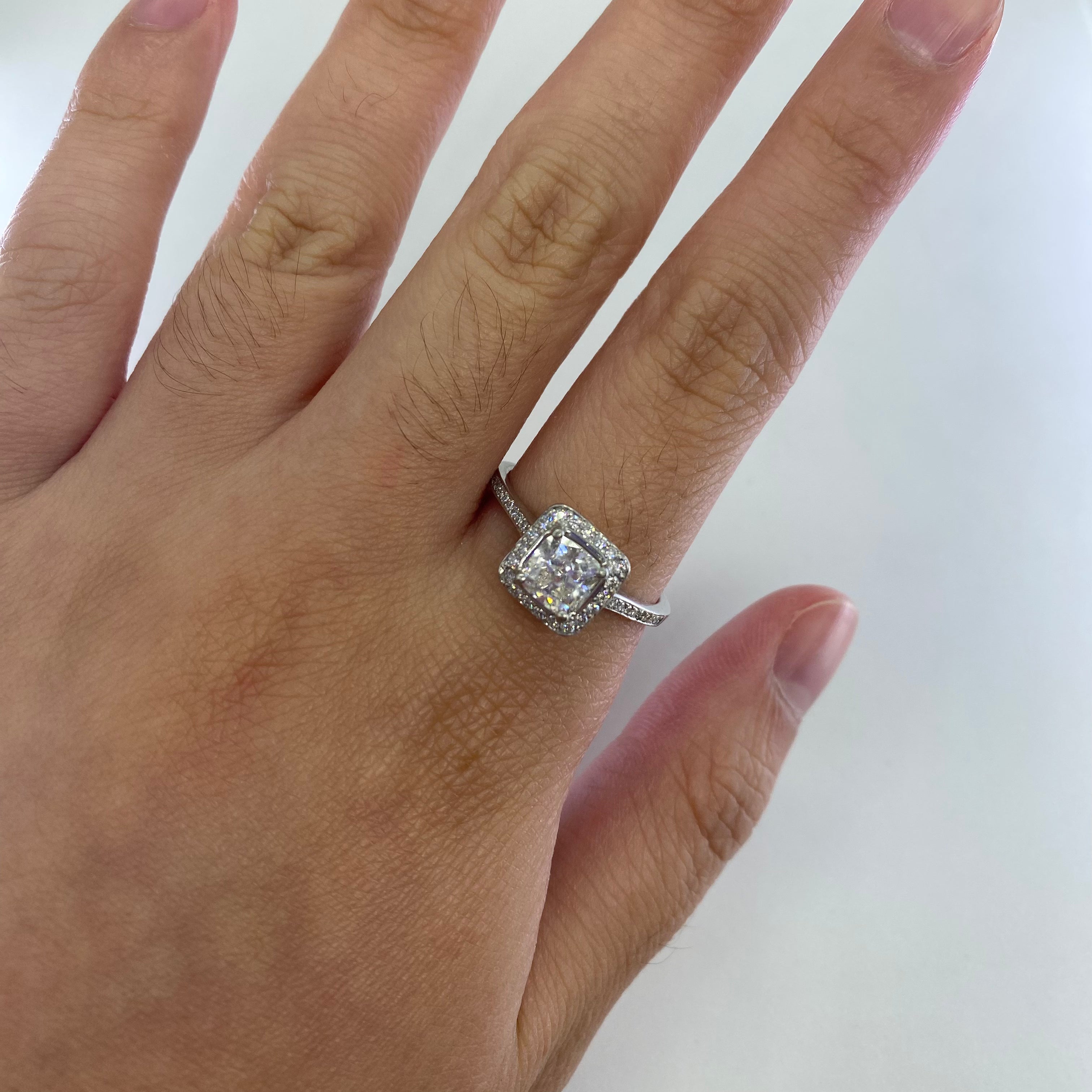 Bague de fiançailles « Birks » avec halo de diamants canadiens taille coussin | 1,25 ct | Taille 8,75 |