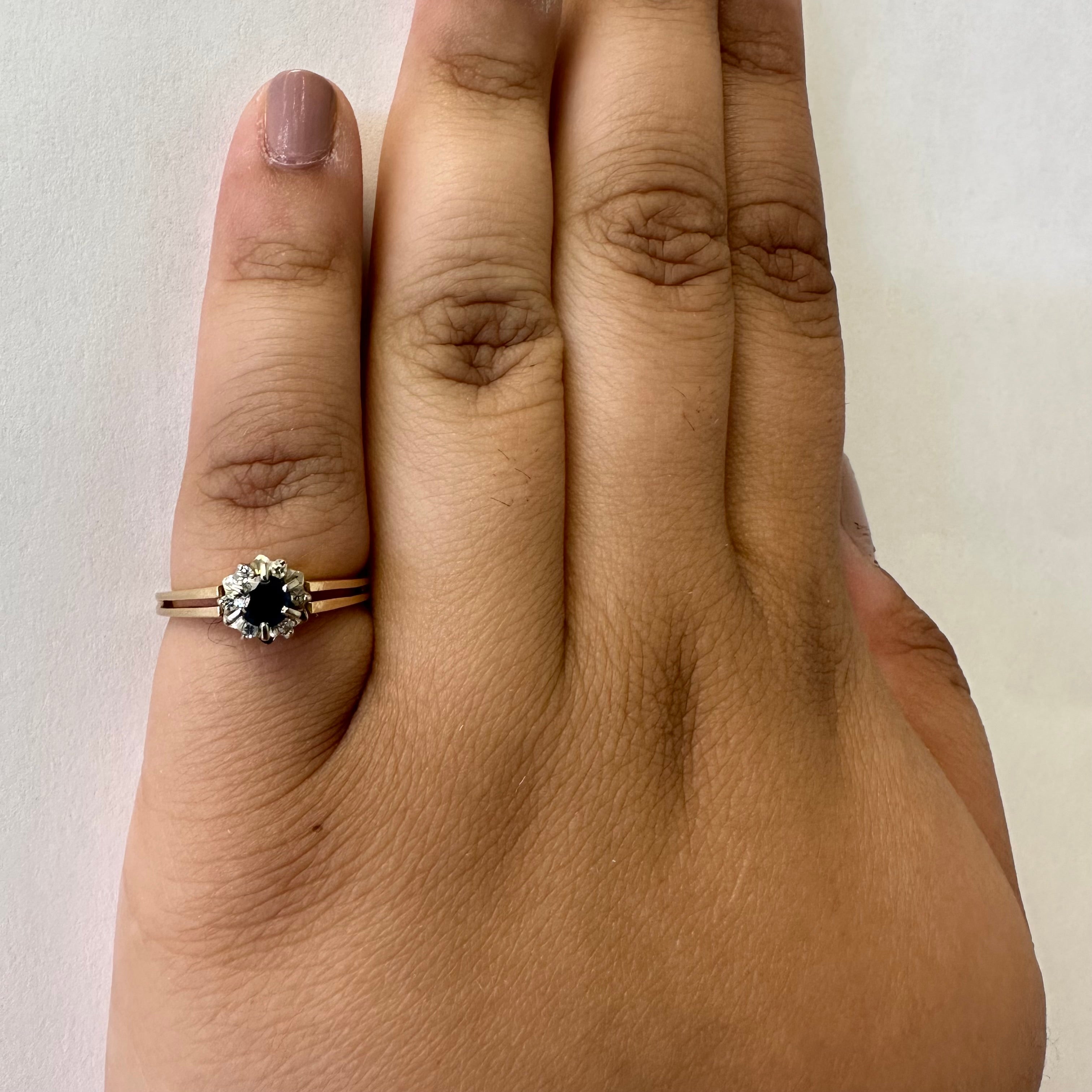 Bague halo saphir et diamants | 0,26 ct, 0,05 ct au total | Taille 5,75 |