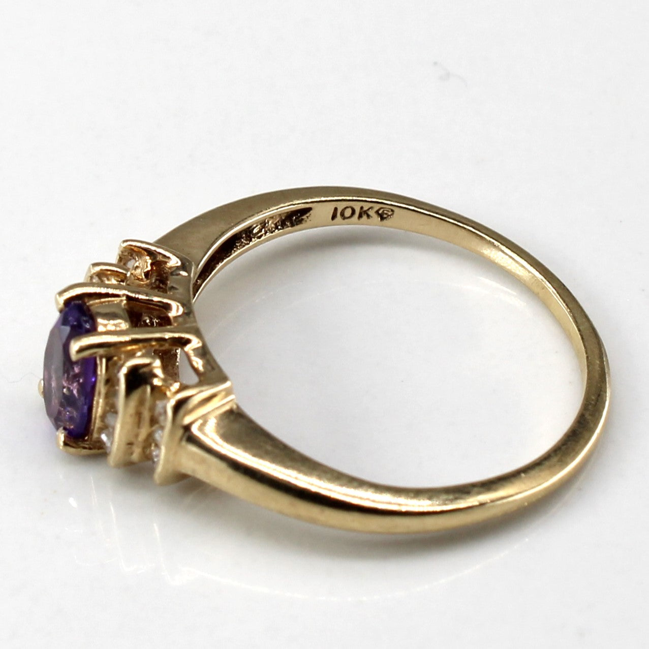 Bague en améthyste et diamants | 0,35 ct | 0,07 ct au total | Taille 5 |