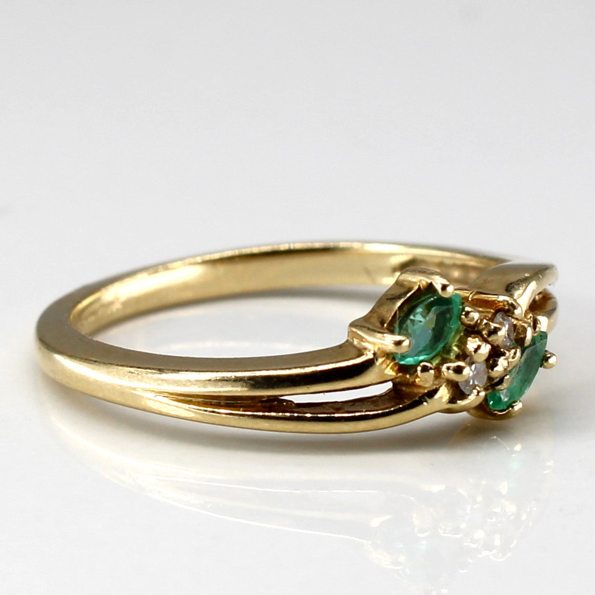 Bague Bypass Émeraude et Diamant | 0,04 ct | 0,02 ct | Taille 6 |
