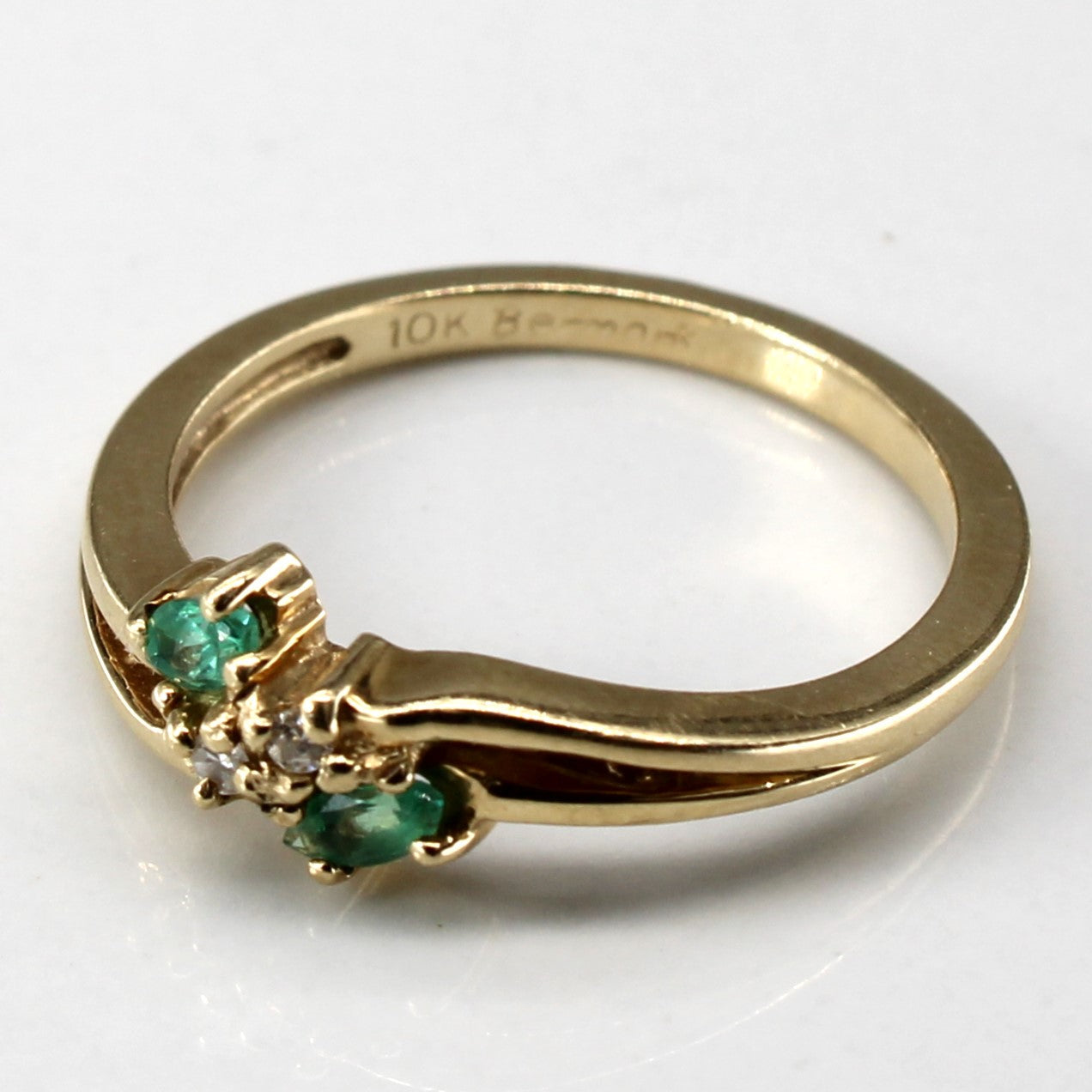 Bague Bypass Émeraude et Diamant | 0,04 ct | 0,02 ct | Taille 6 |