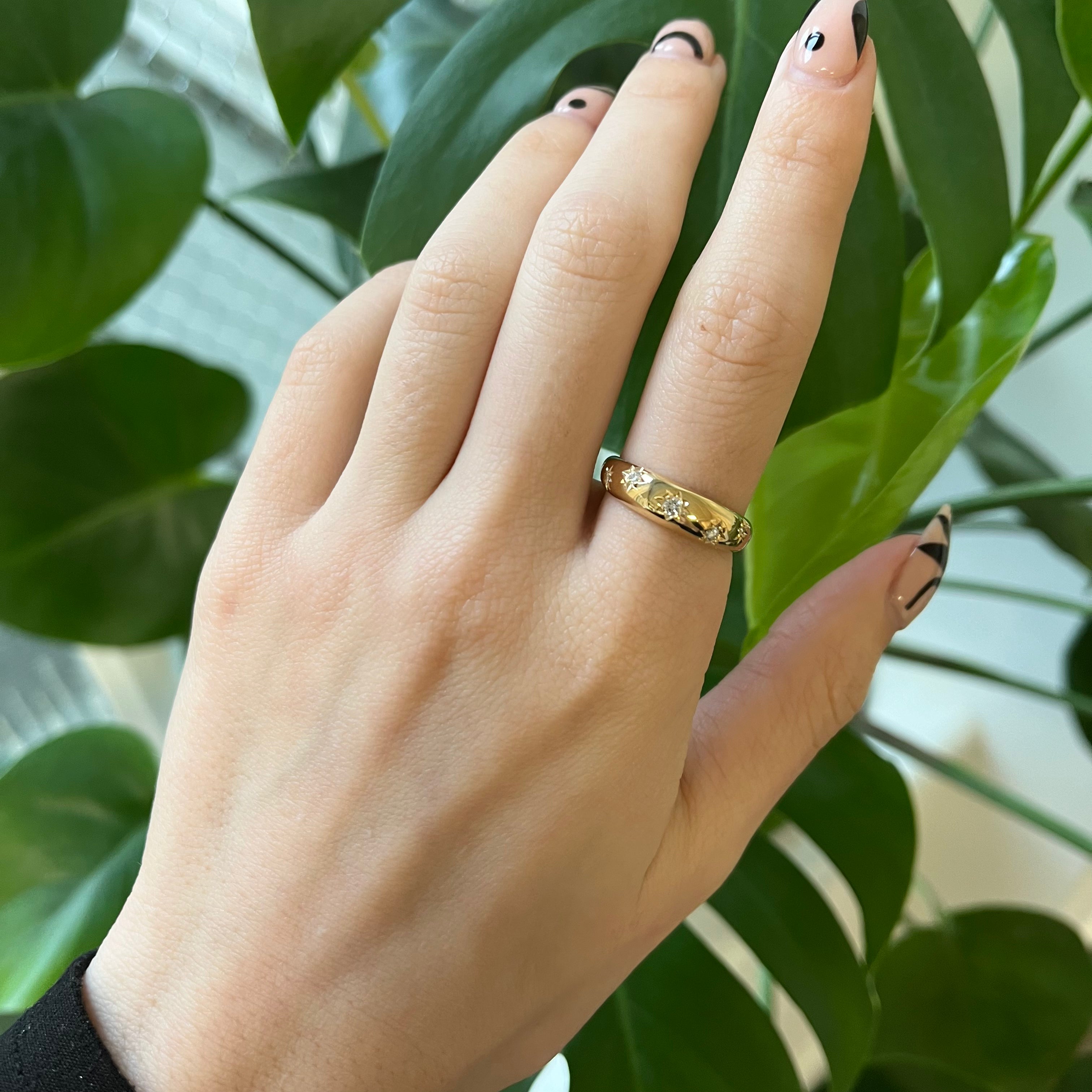 Bague « 100 Ways x Oirea Studio » en or 14 carats sertie de diamants en forme de dôme | 0,14 ct | Taille 7 |