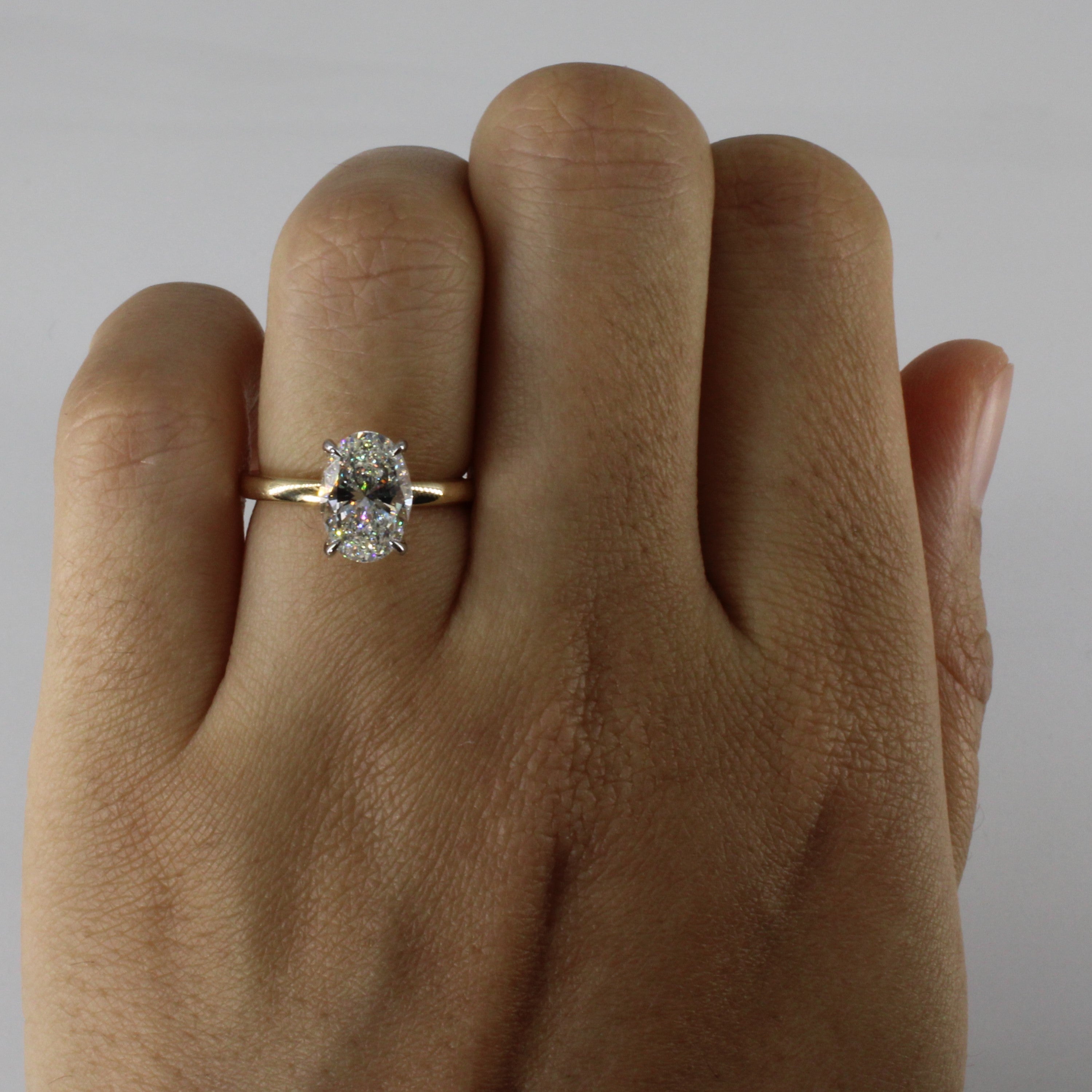 Bague de fiançailles solitaire en diamant ovale avec accents | 1,91 ct | VS2 G | Taille 4,5 |
