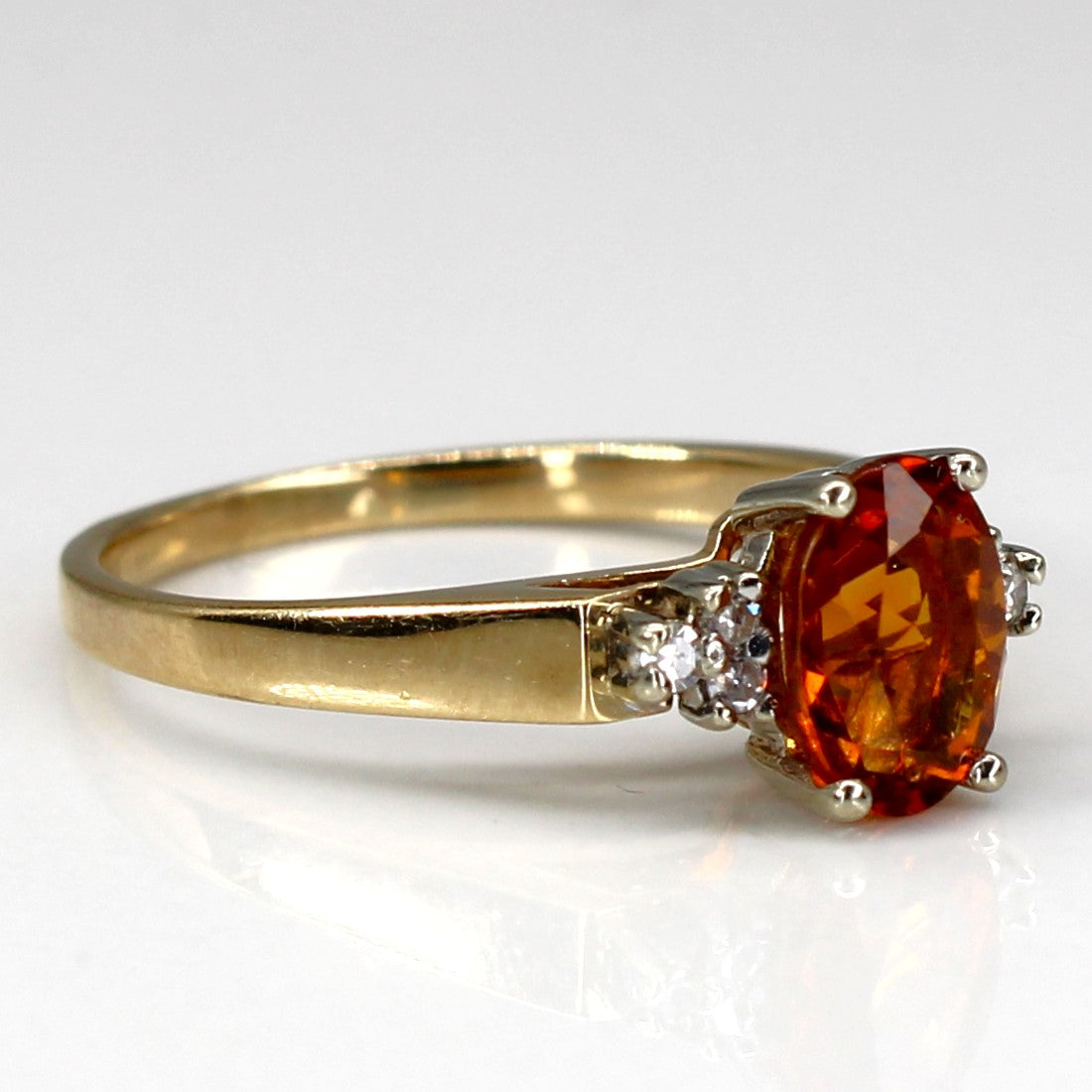 Bague en citrine et diamants | 0,65 ct | 0,05 ct au total | Taille 5,25 |