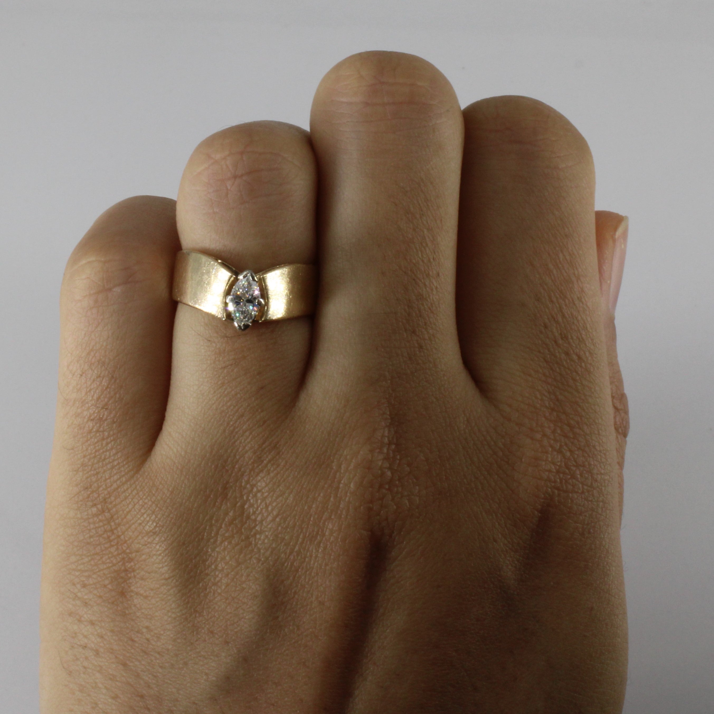 Bague en diamant taille marquise chevron | 0,39 ct | Taille 5 |