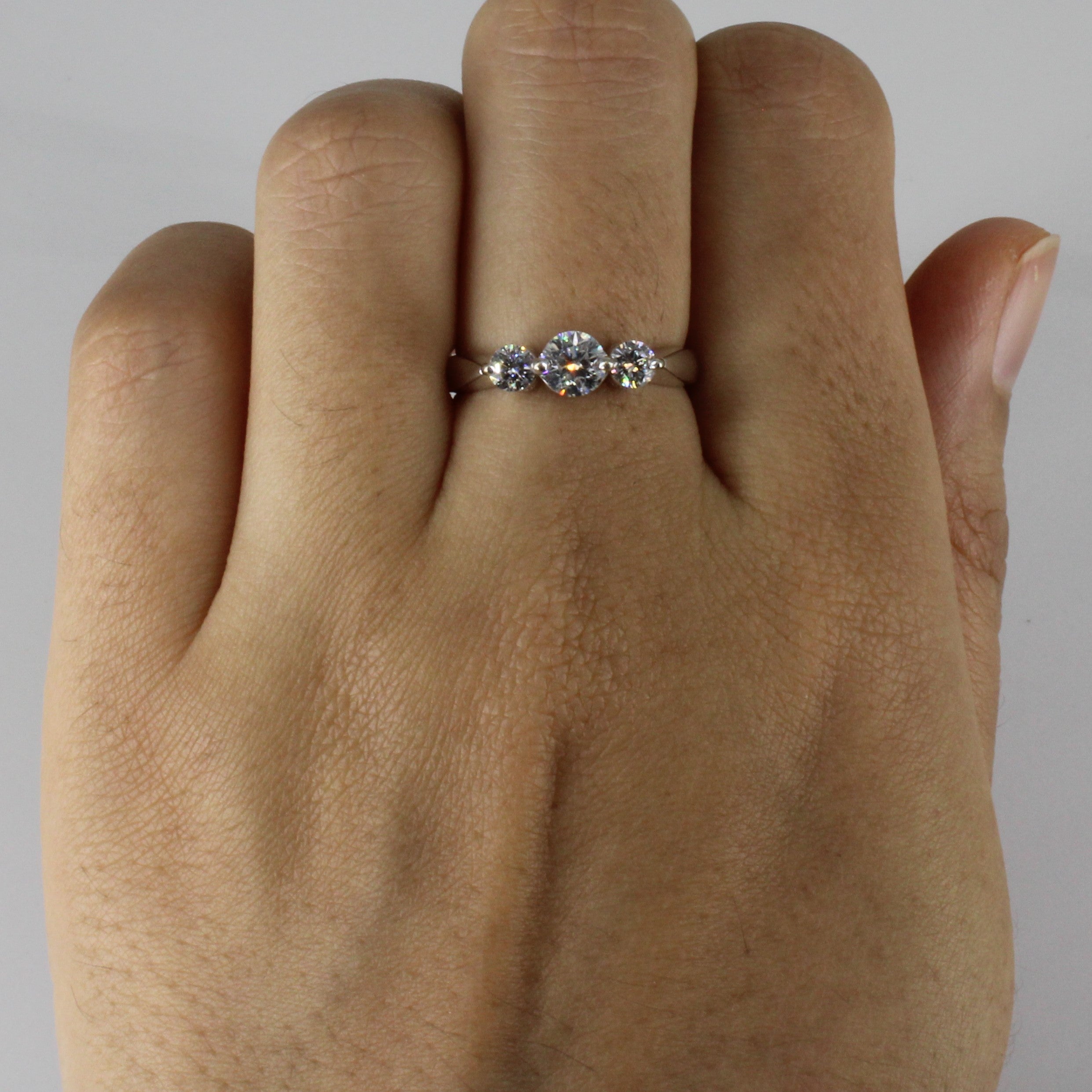 Bague trois diamants | 0,77 ct au total | Taille 6,5 |