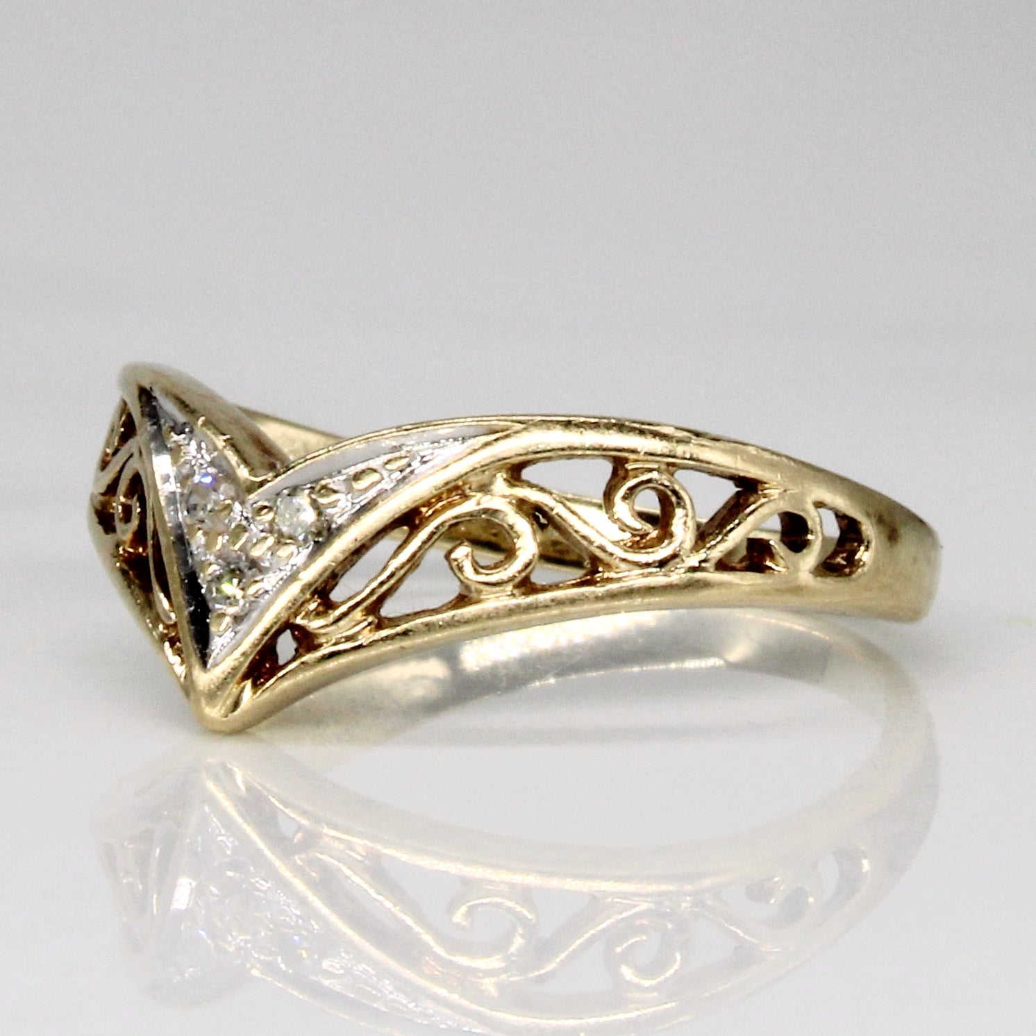 Diamond Chevron Ring | 0.02ctw | SZ 3.5 |