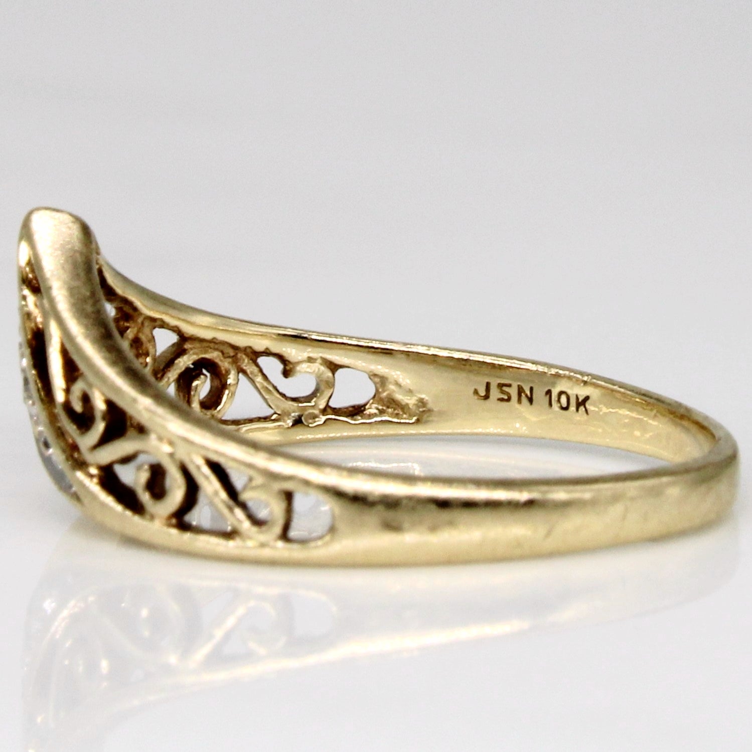 Diamond Chevron Ring | 0.02ctw | SZ 3.5 |