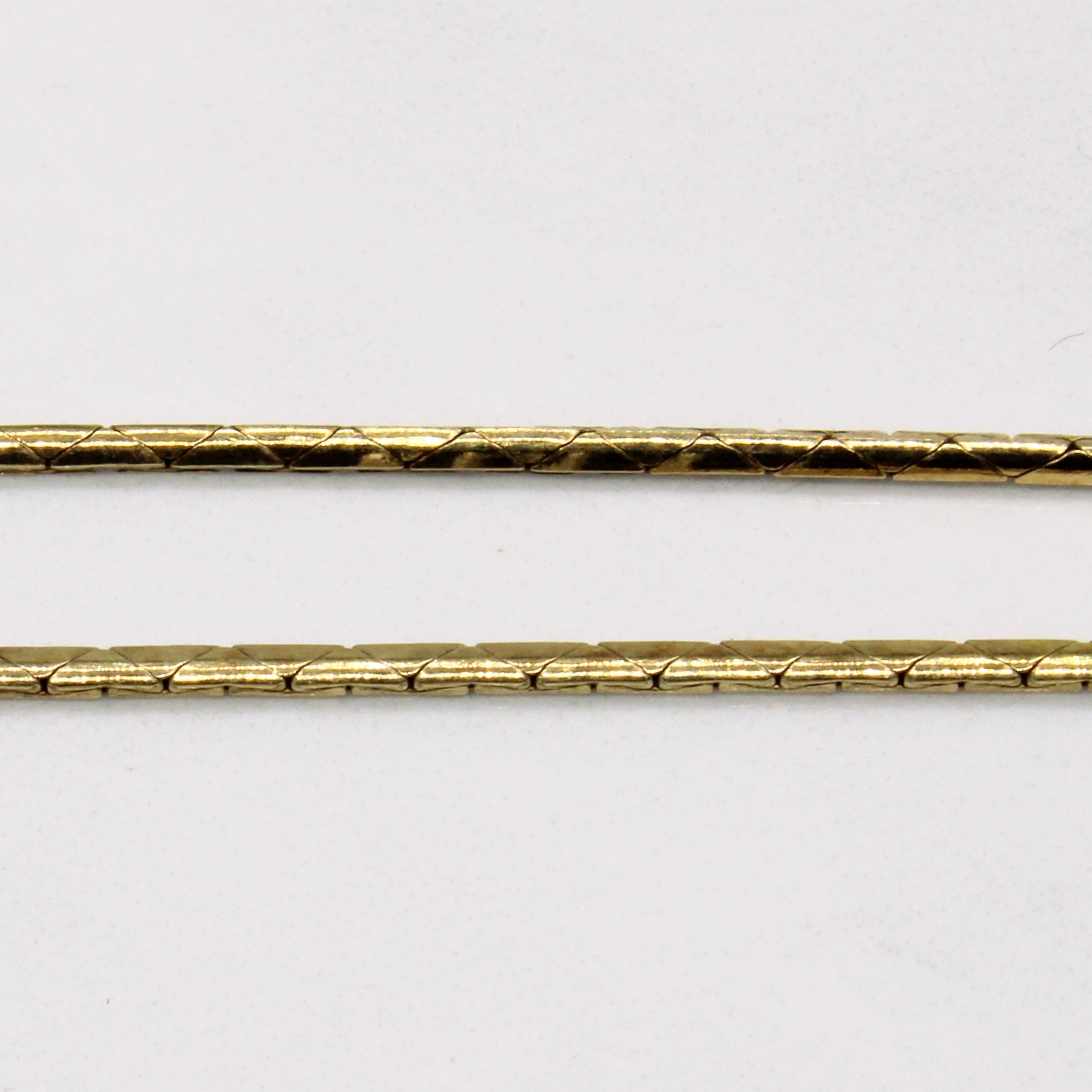 Collier pendentif émeraude et diamants en or 14 carats | 0,45 ct, 0,32 ct | 43 cm |