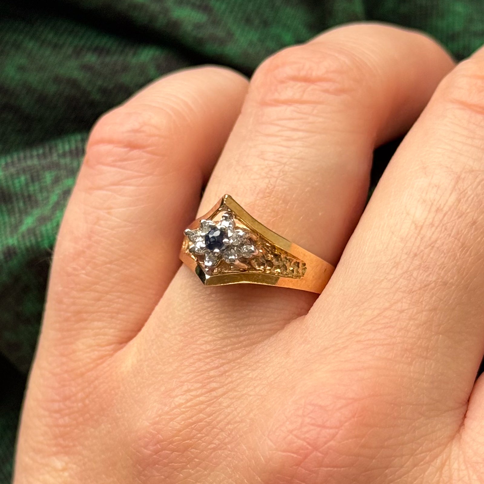 Diamond & Blue Sapphire Ring | 0.10ctw, 0.06ct | SZ 6.75 |
